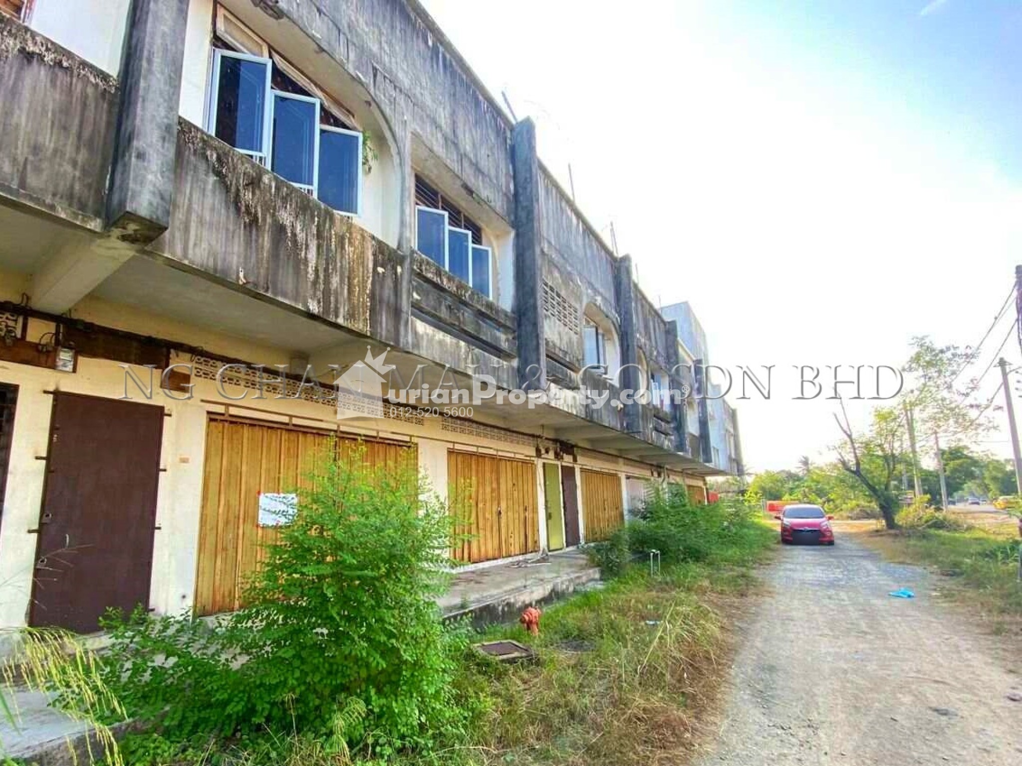 Shop For Auction at Tumpat