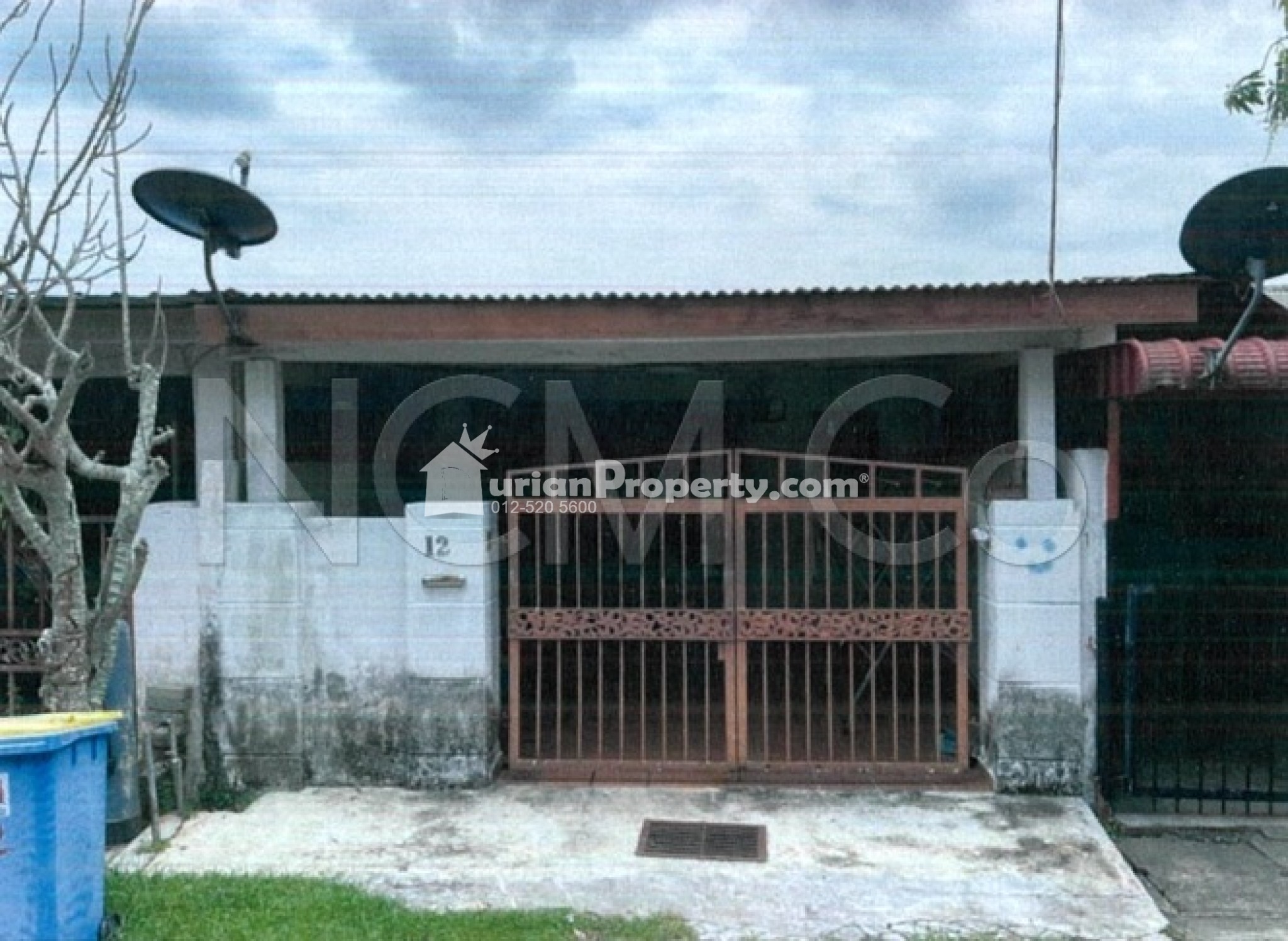 Terrace House For Auction at Jenjarom