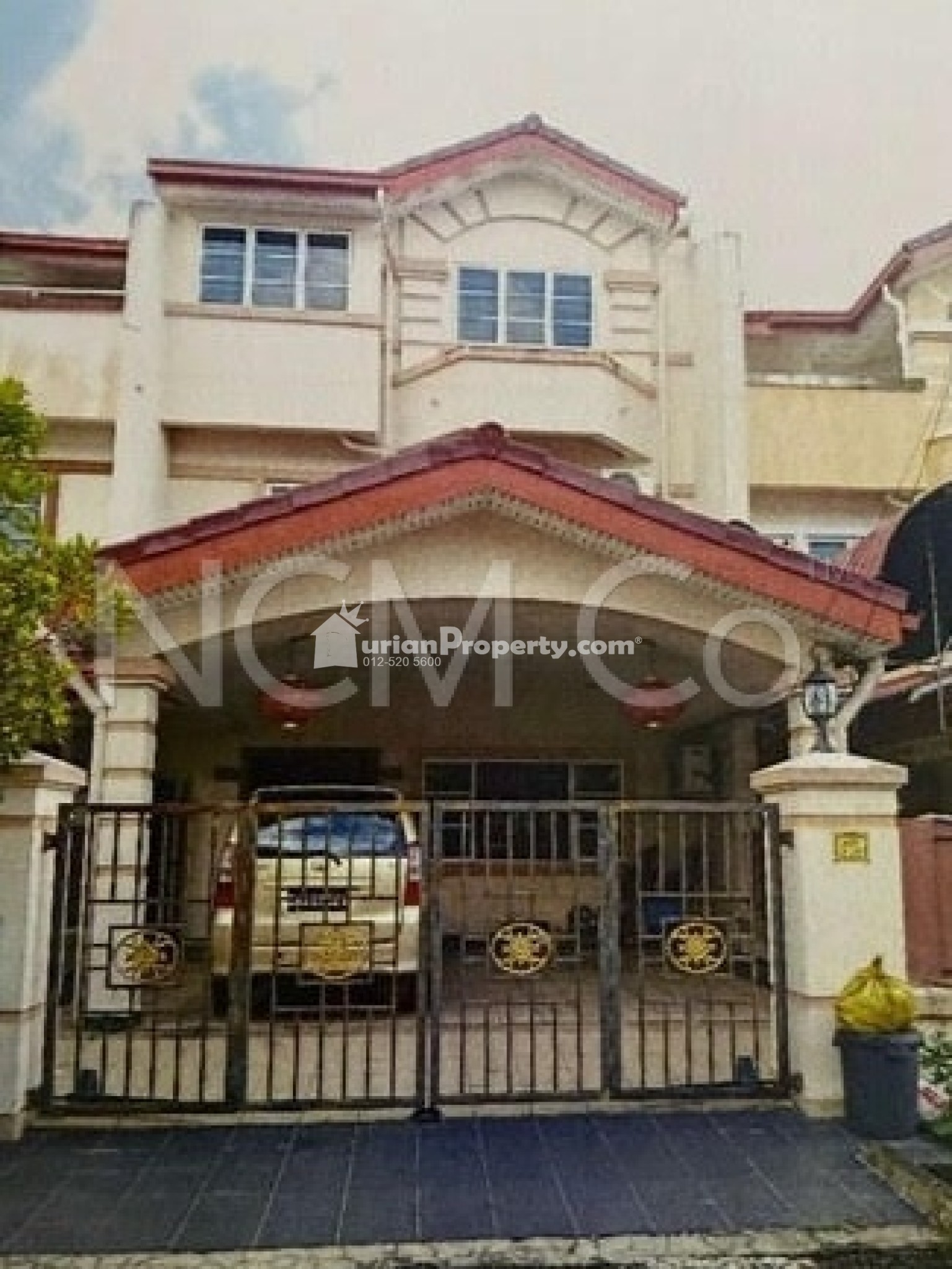 Bungalow House For Auction at Taman Khidmat