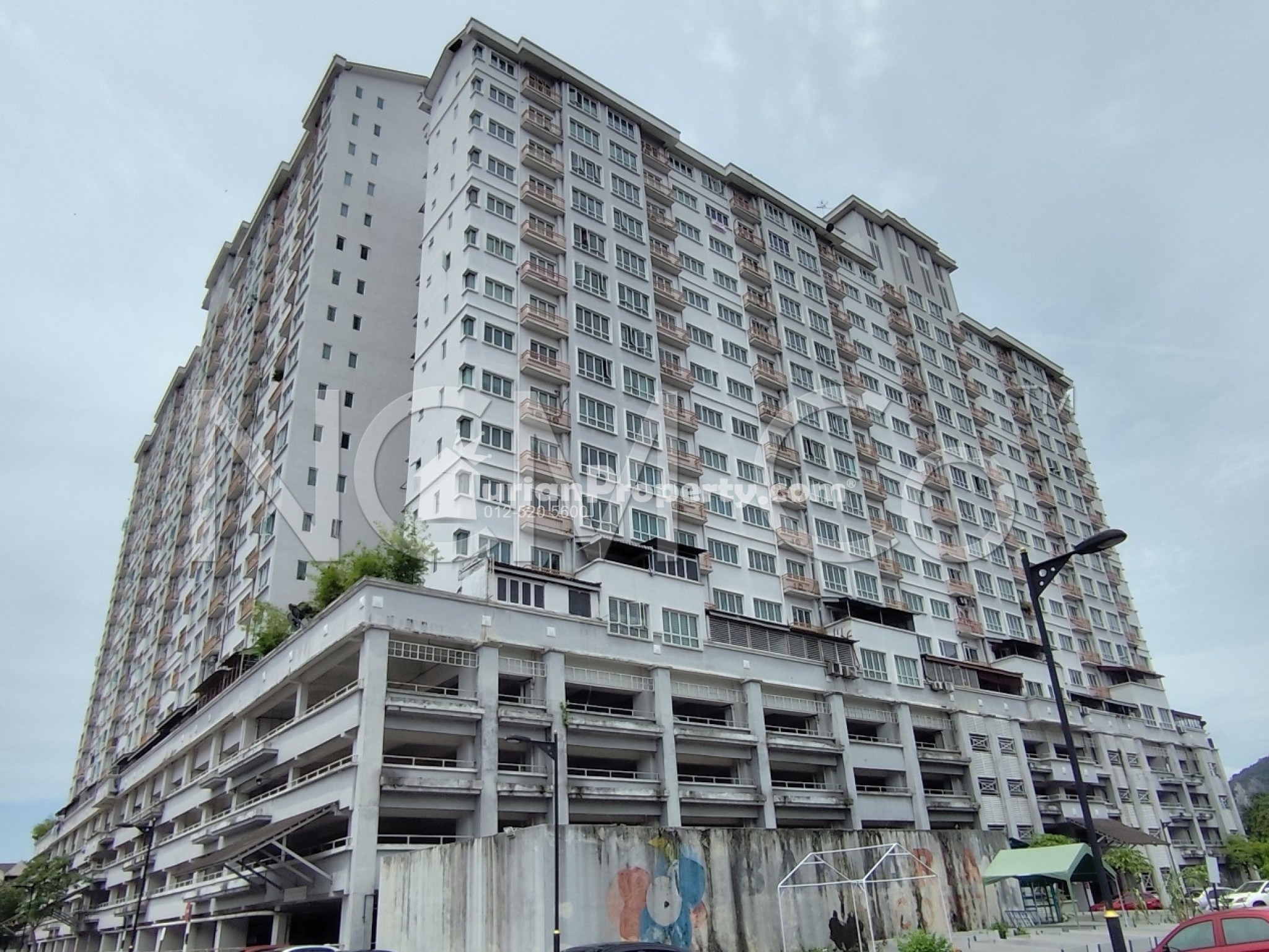 Apartment For Auction at Banjaria Court