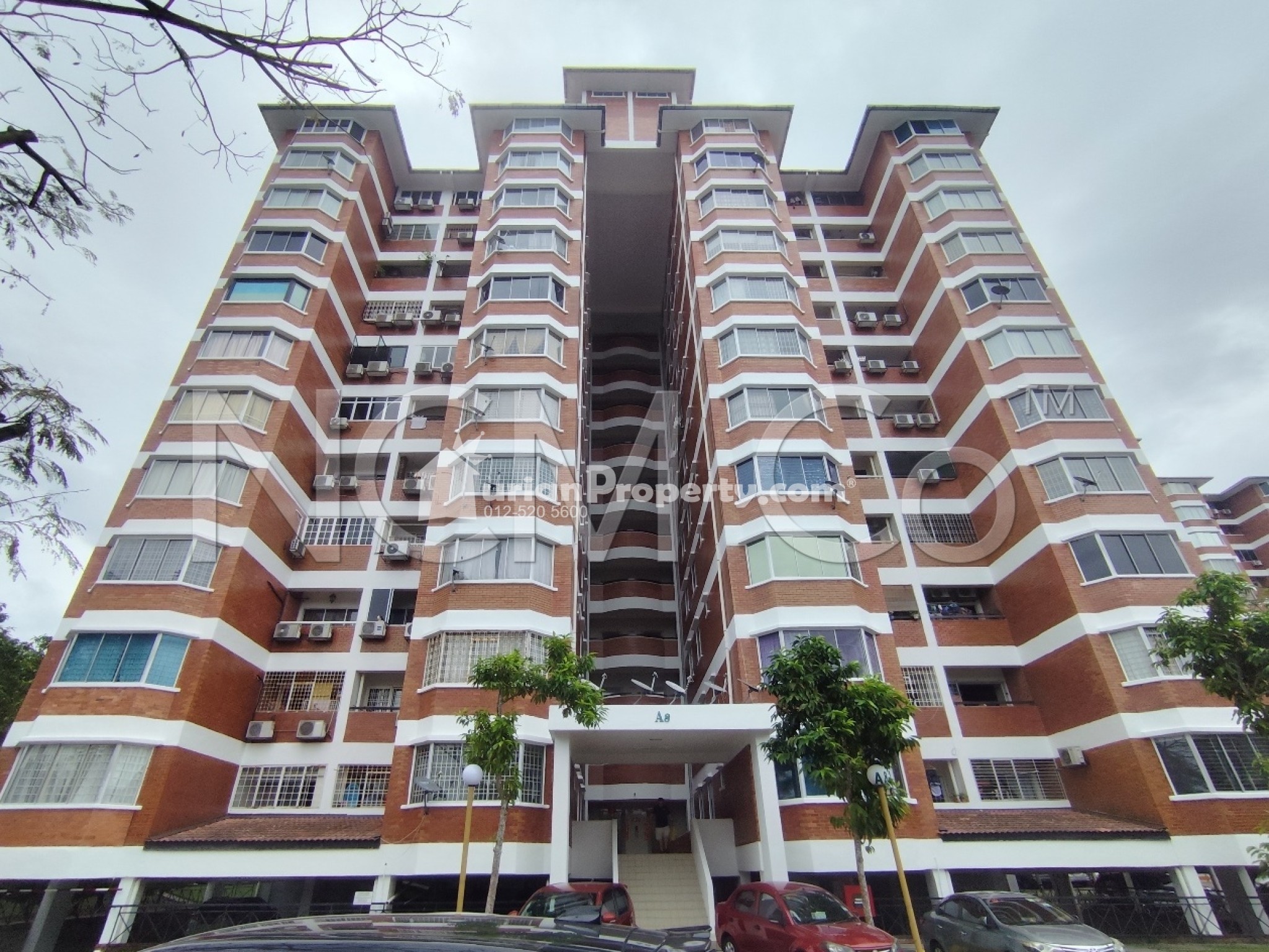 Condo For Auction at Green Acre Park