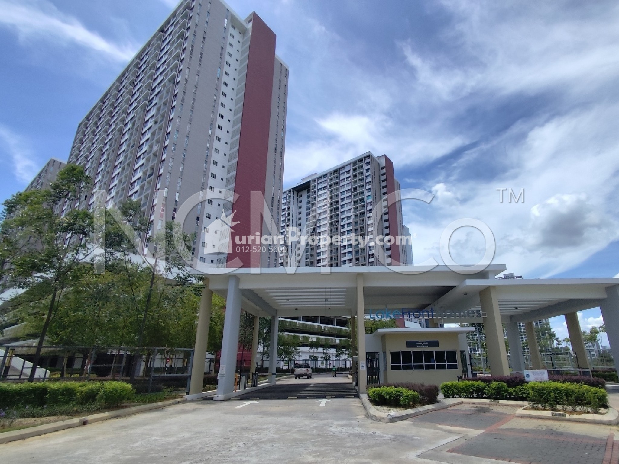 Apartment For Auction at Lakefront Residence