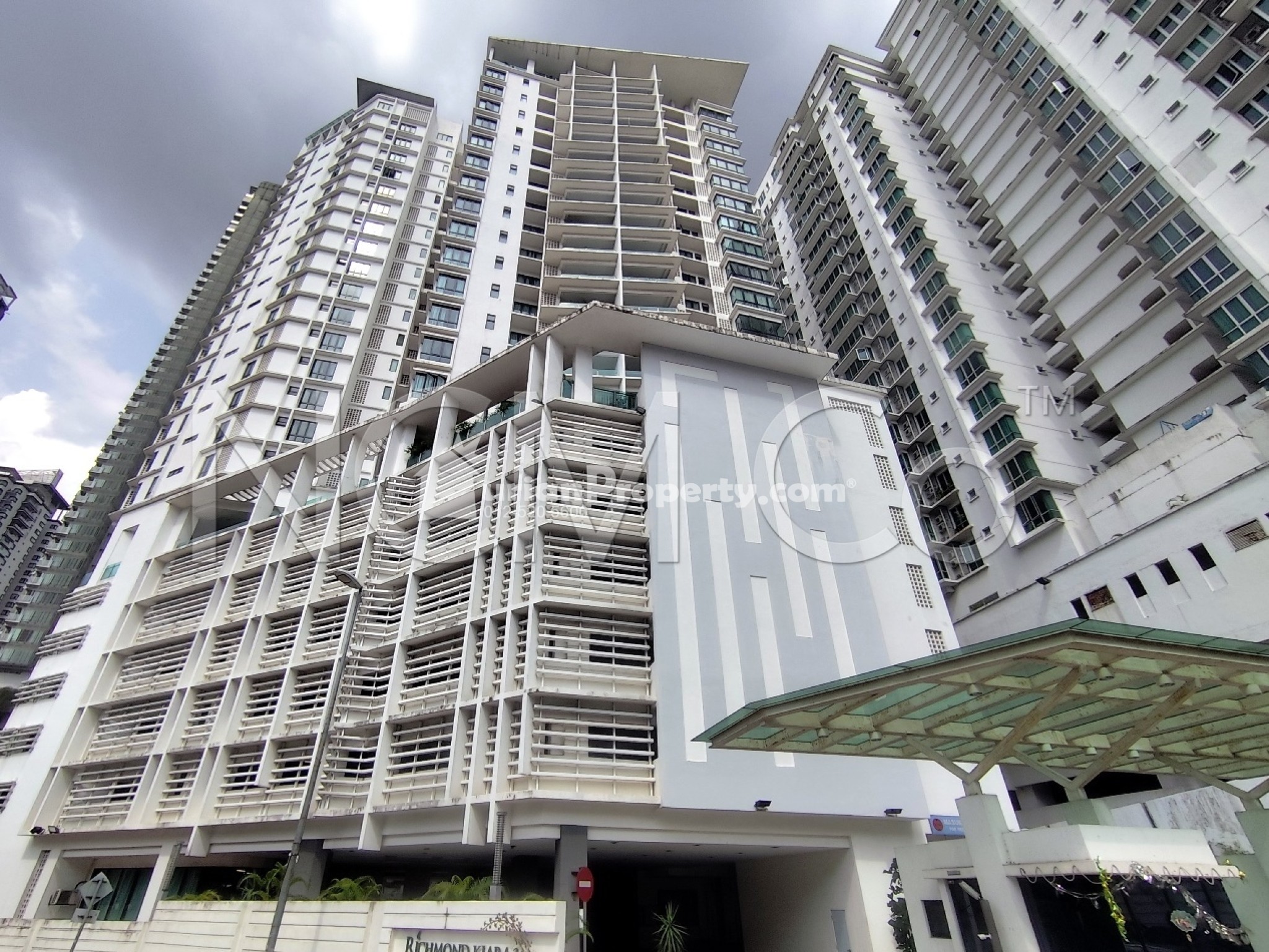 Condo For Auction at Richmond