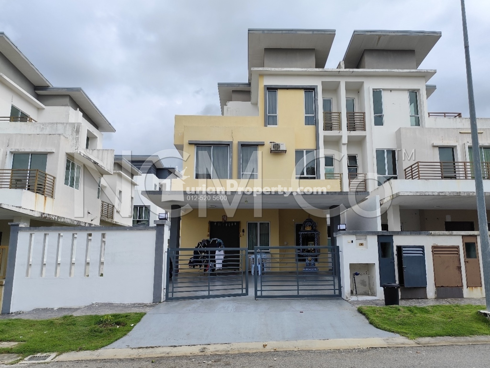 Semi D For Auction at Regency Parc