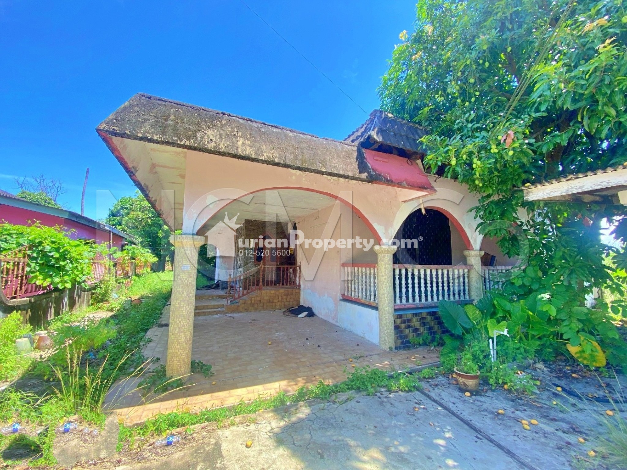 Bungalow House For Auction at Bachok