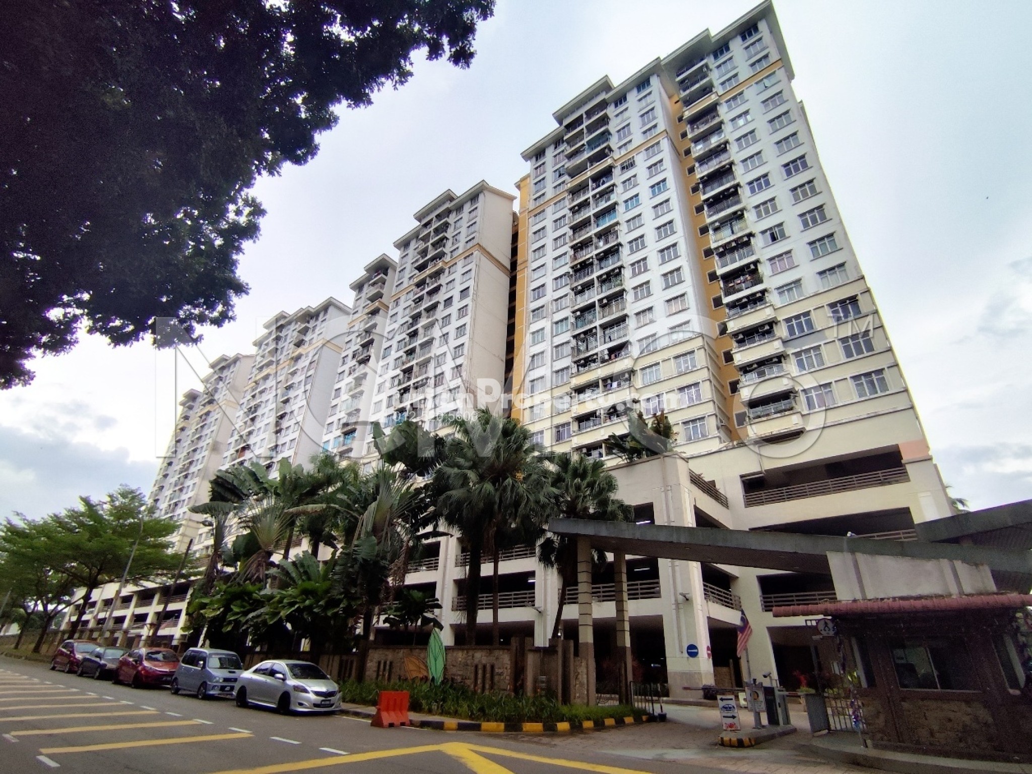 Apartment For Auction at Kipark Apartment