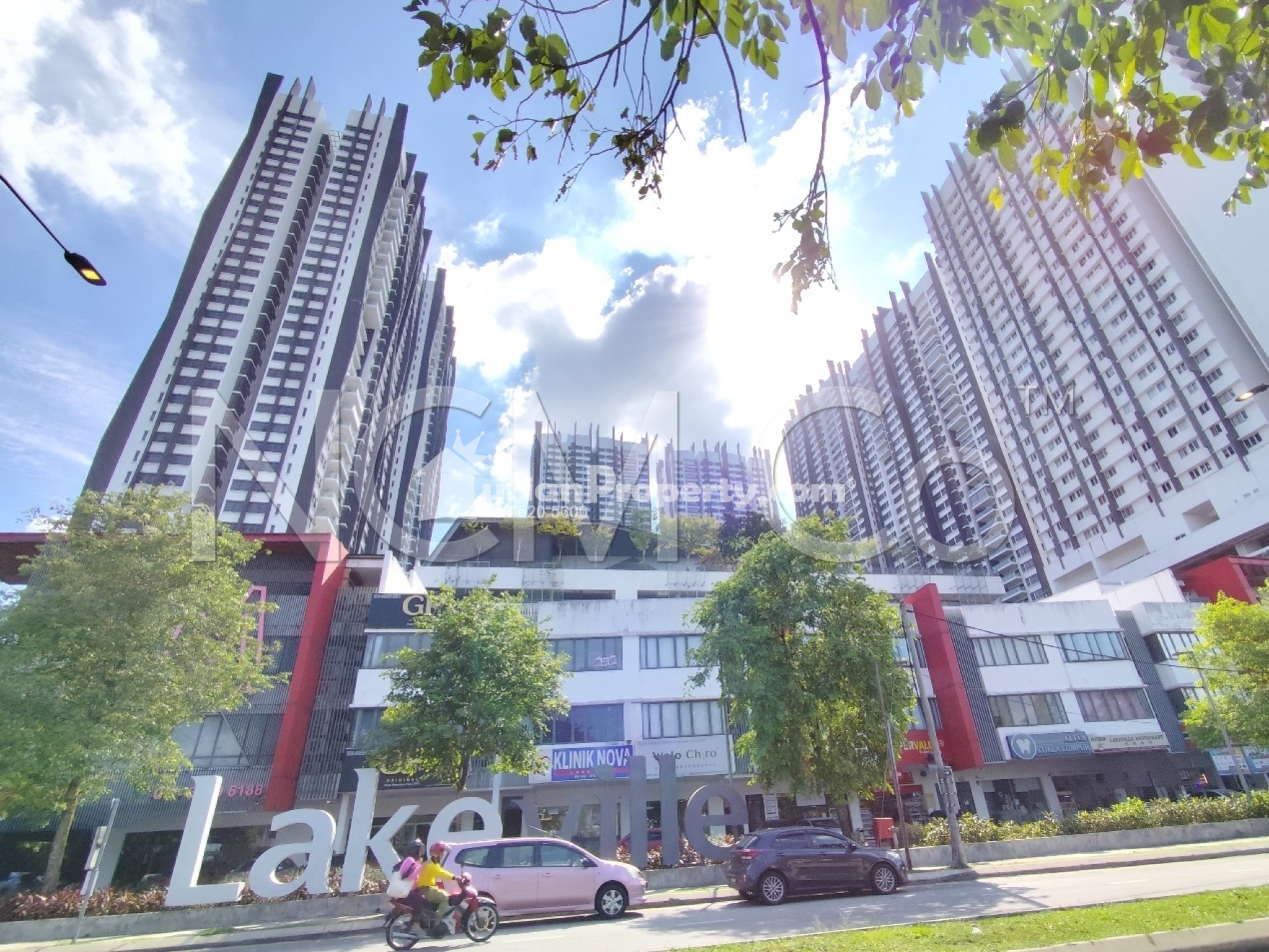Apartment For Auction at Lakeville Residence