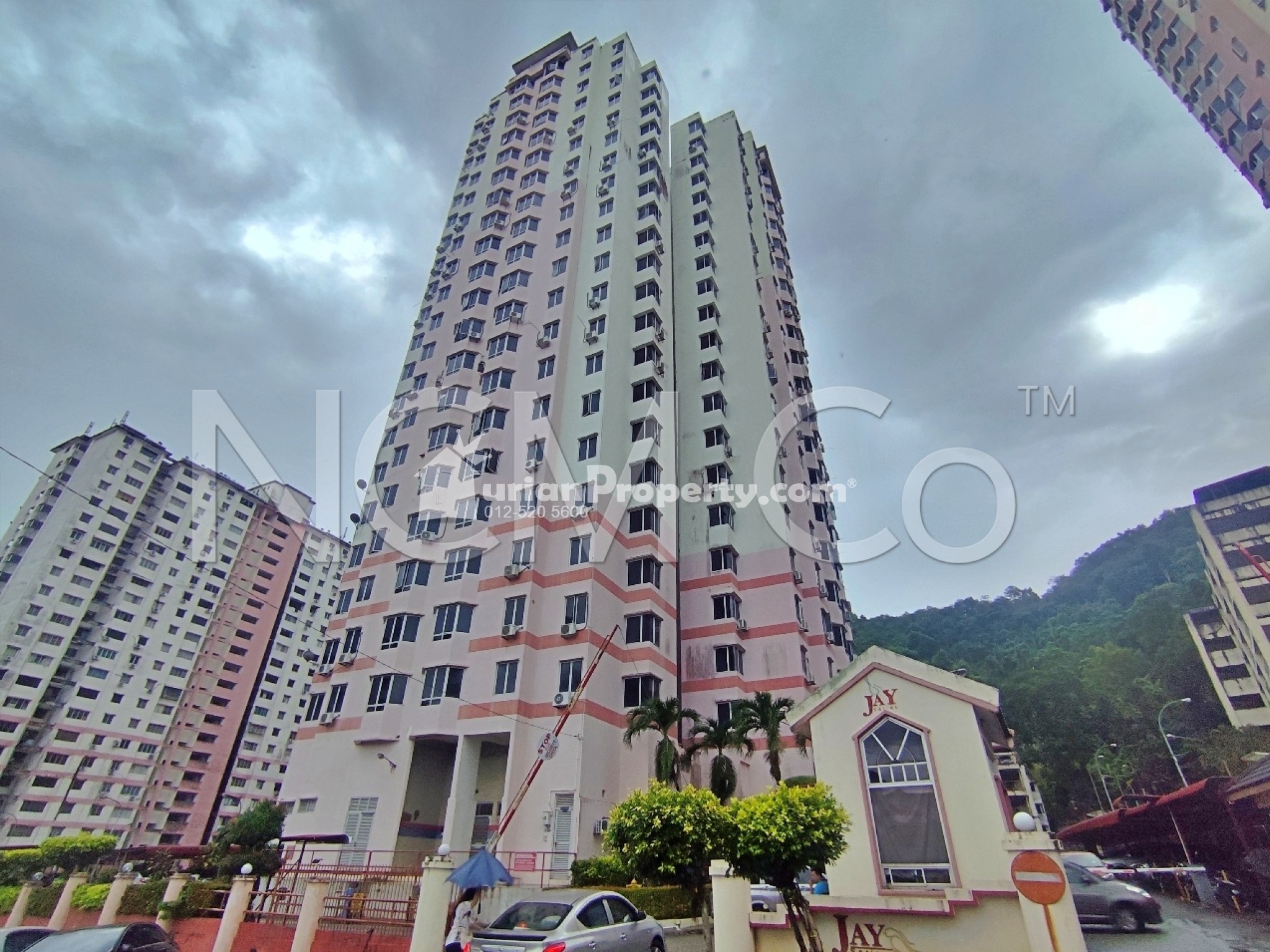 Apartment For Auction at Greenlane Heights