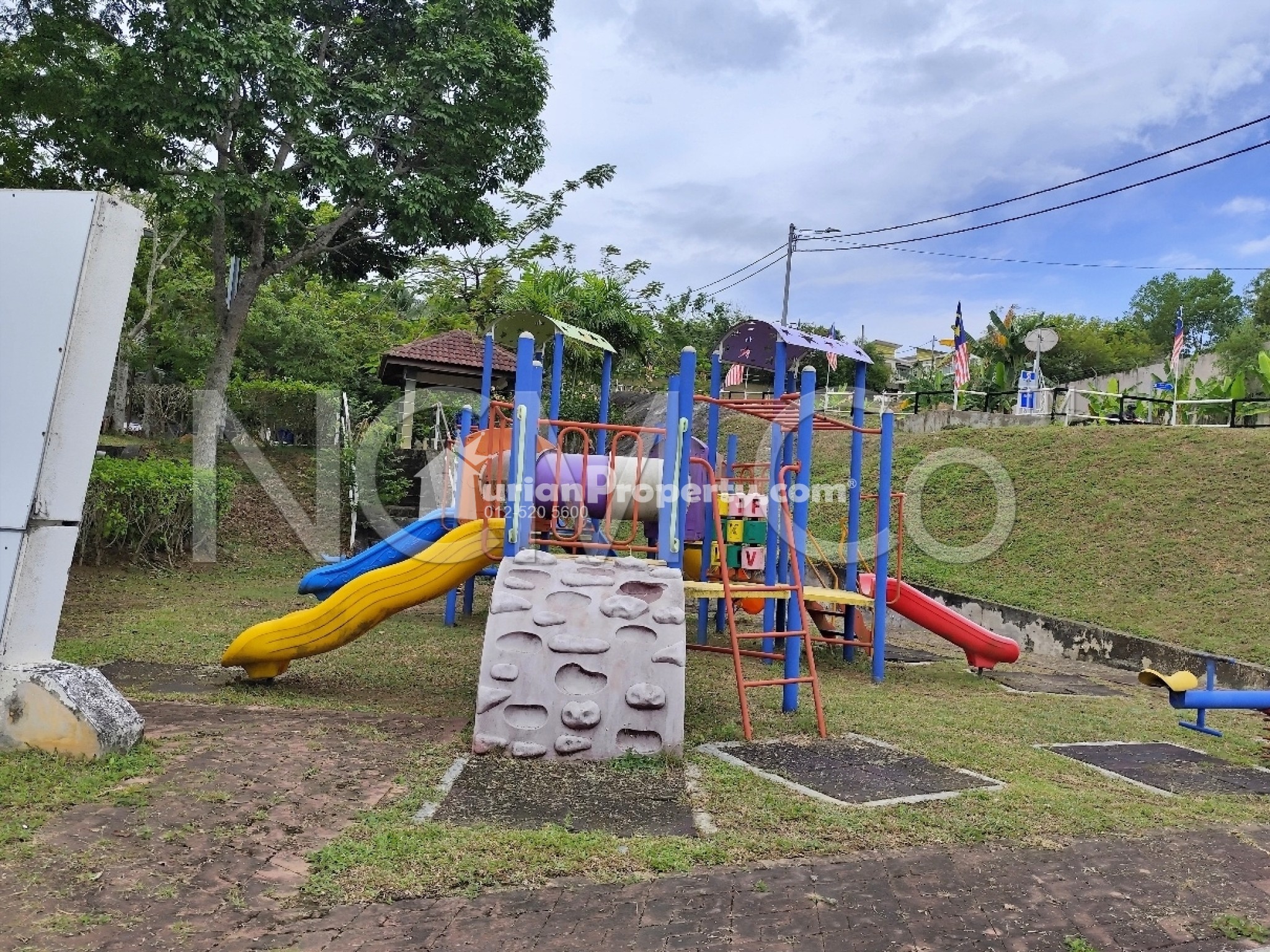 Semi D For Auction at Tiara Heights