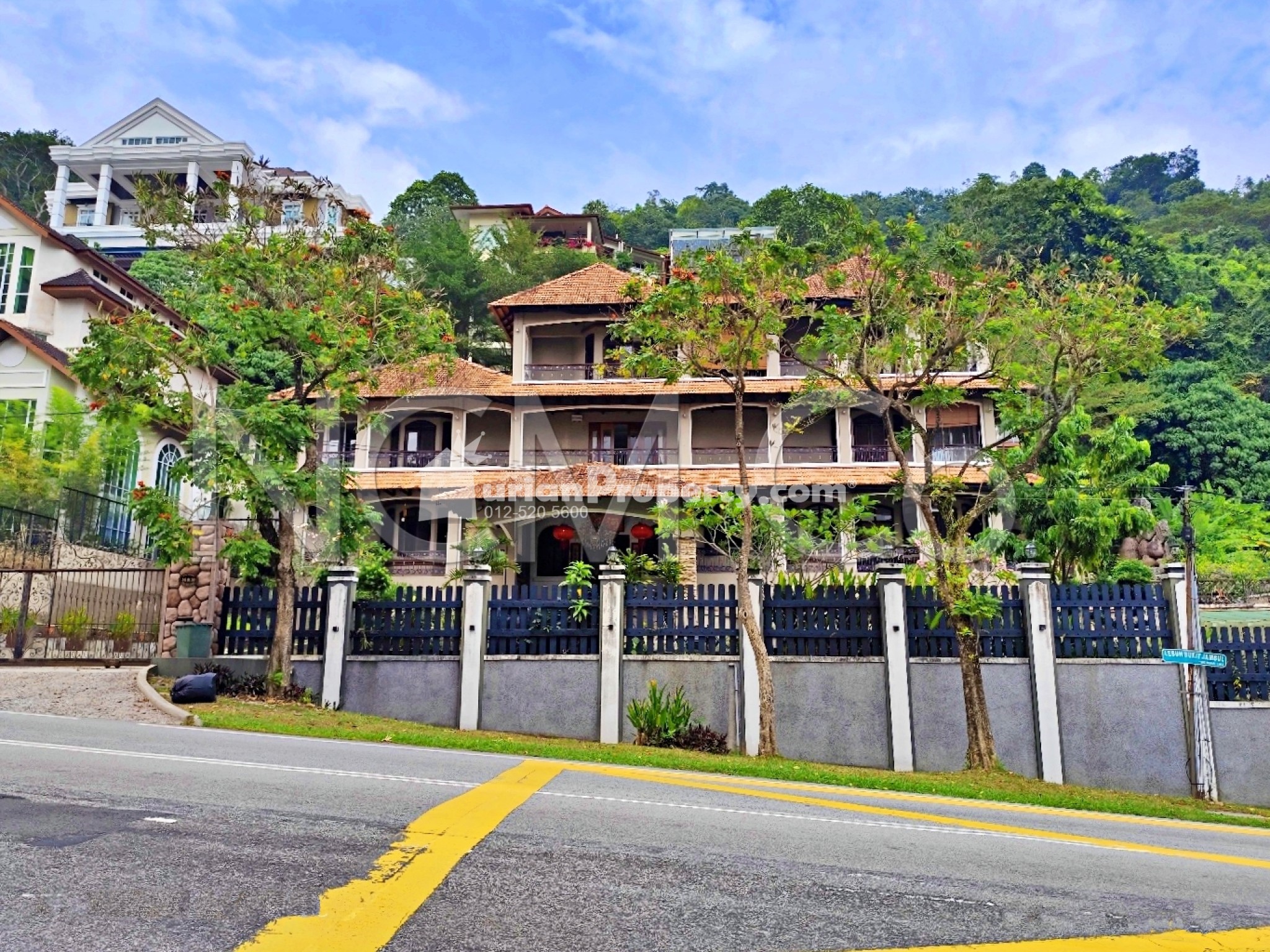 Bungalow House For Auction at Bayan Lepas