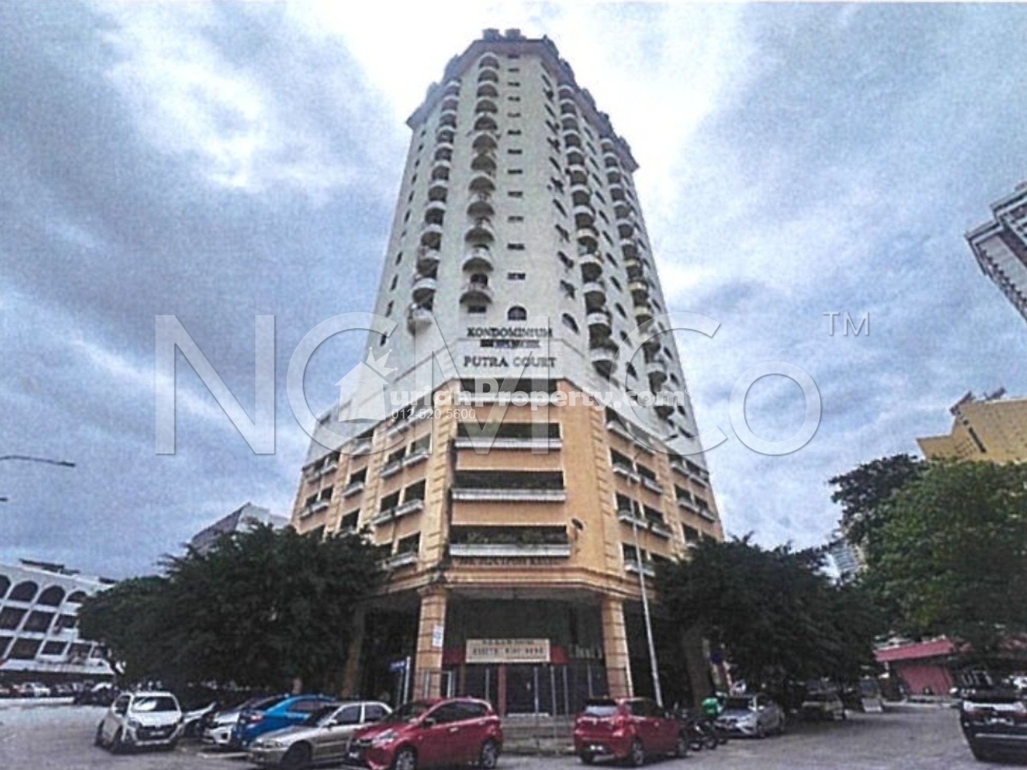 Apartment For Auction at Putra Court