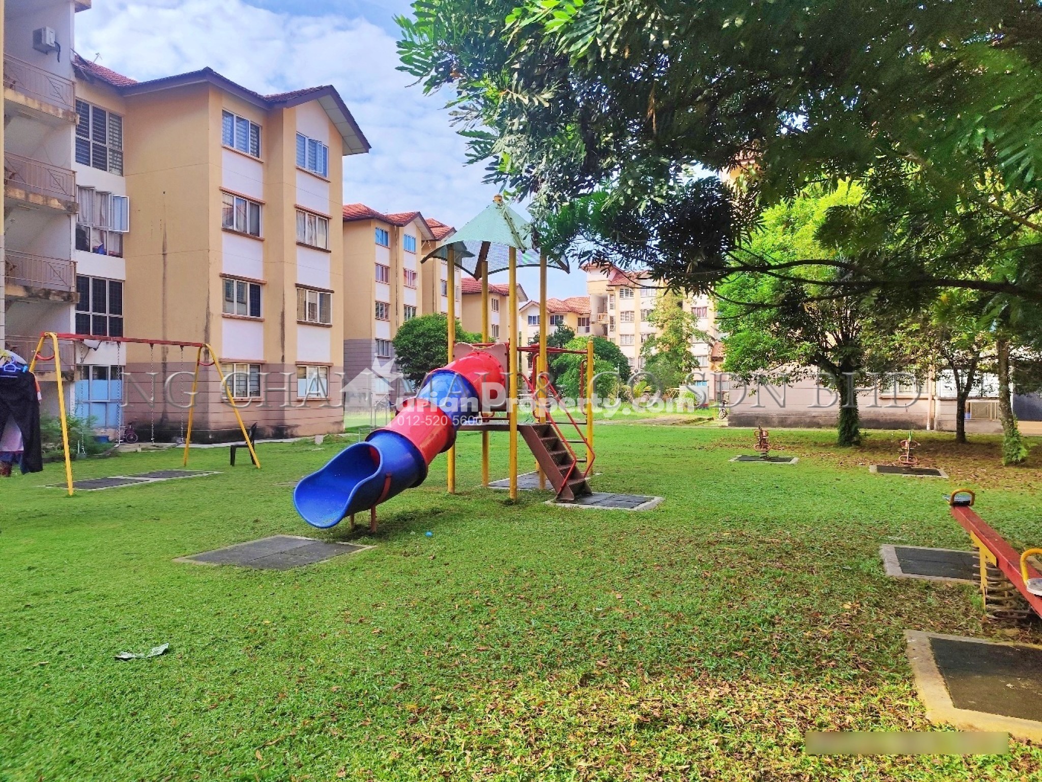 Apartment For Auction at Damiana Apartment