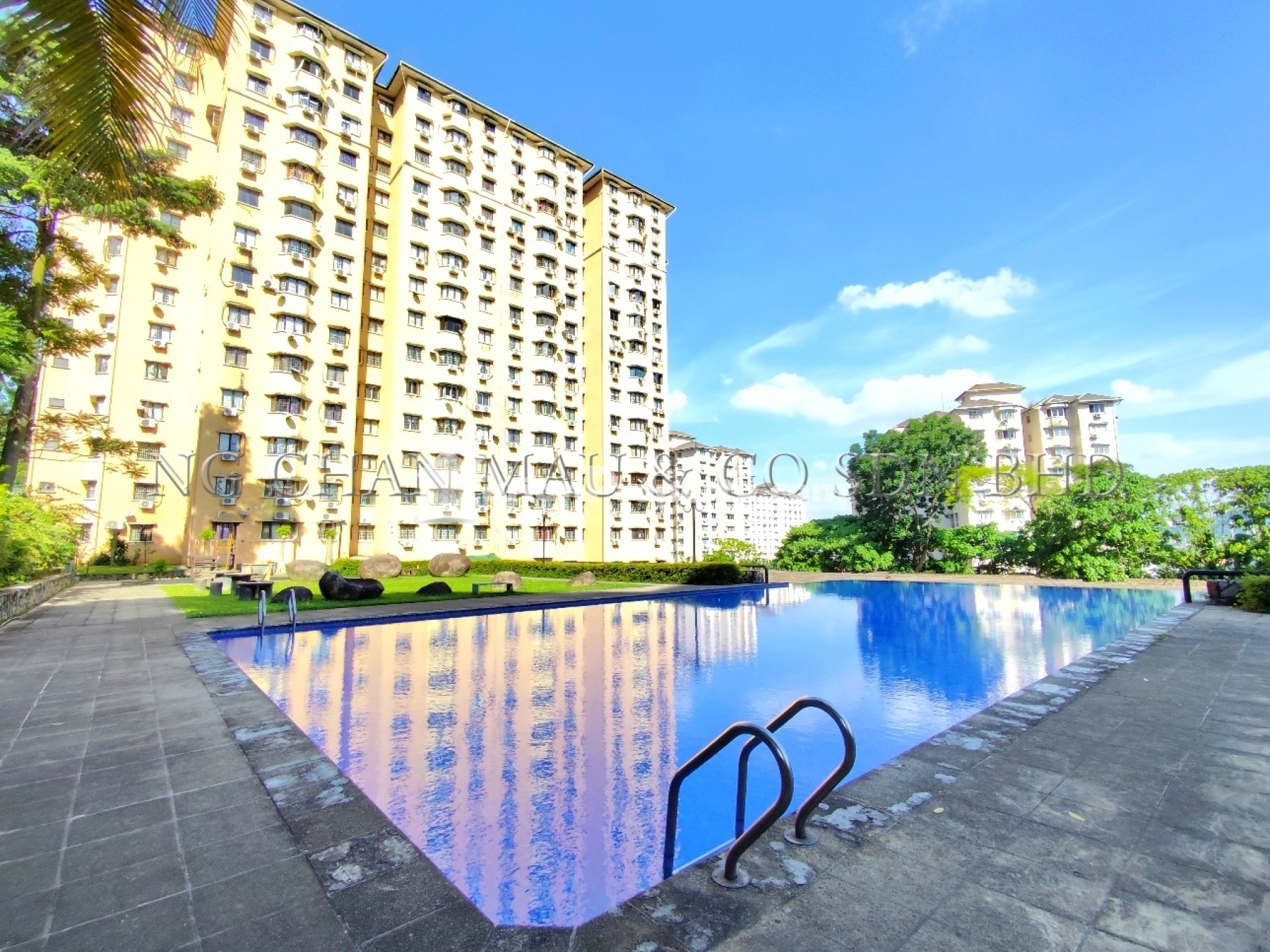 Apartment For Auction at Aman Puri Apartment