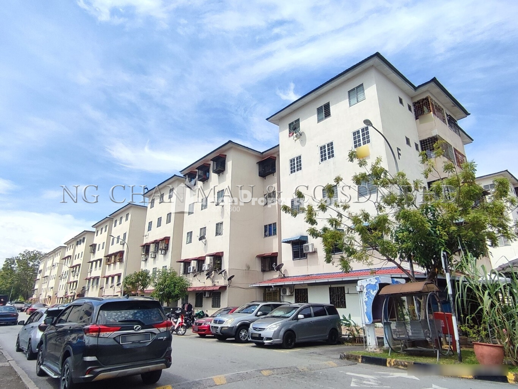 Apartment For Auction at Puchong Utama Court 1