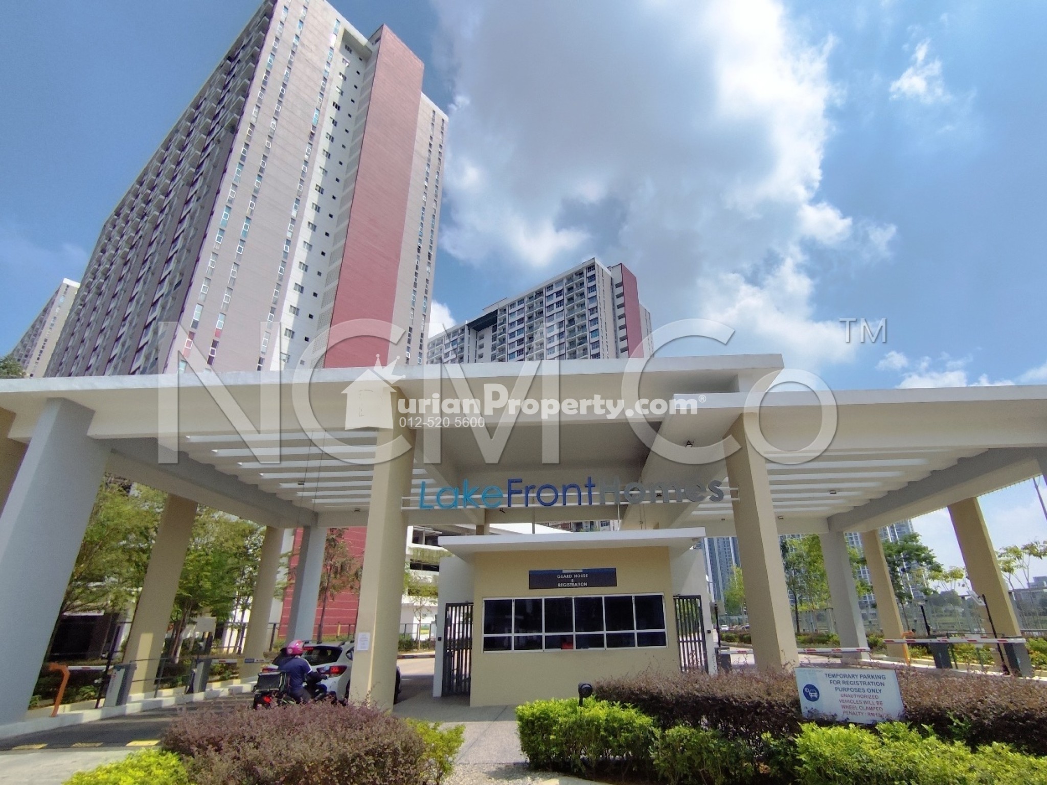 Apartment For Auction at Lakefront Residence