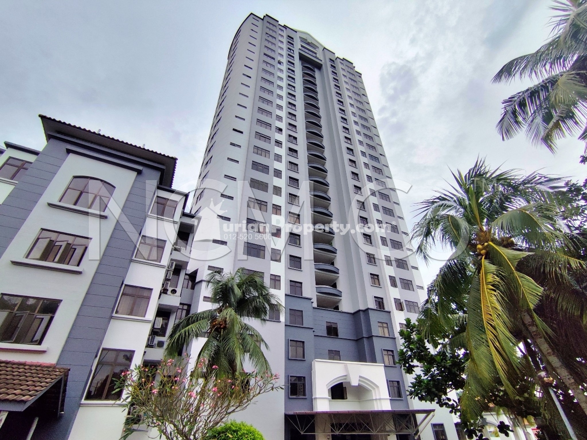 Apartment For Auction at Aloha Towers