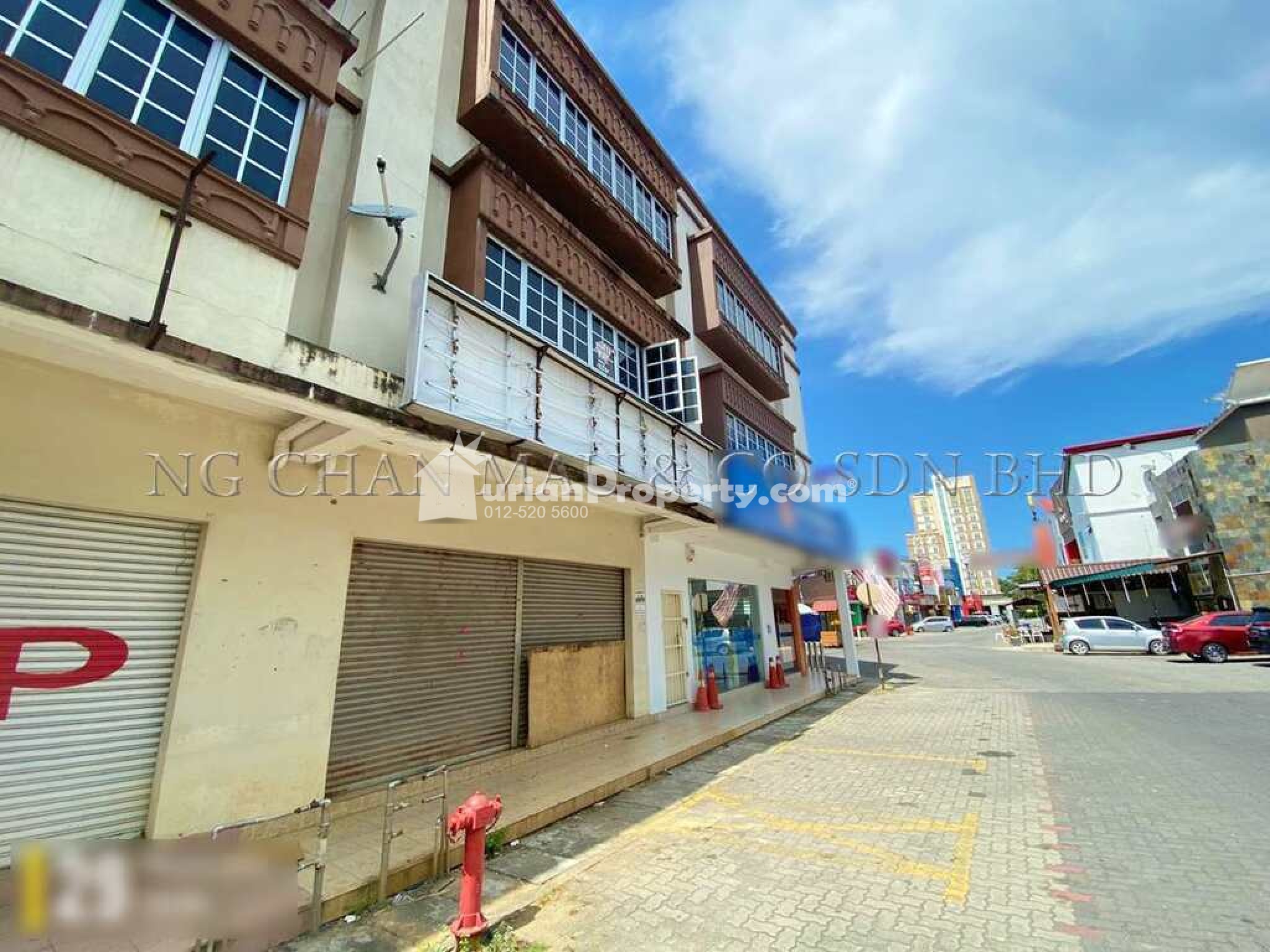 Shop For Auction at Wakaf Che Yeh