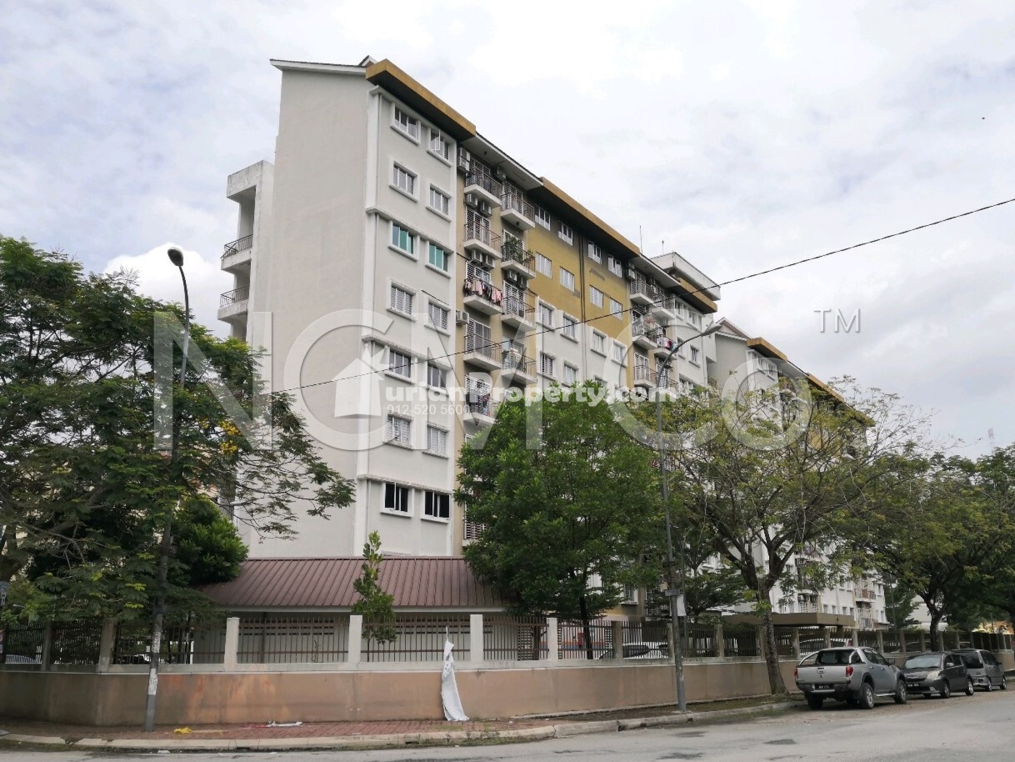 Apartment For Auction at Tiara Hatamas