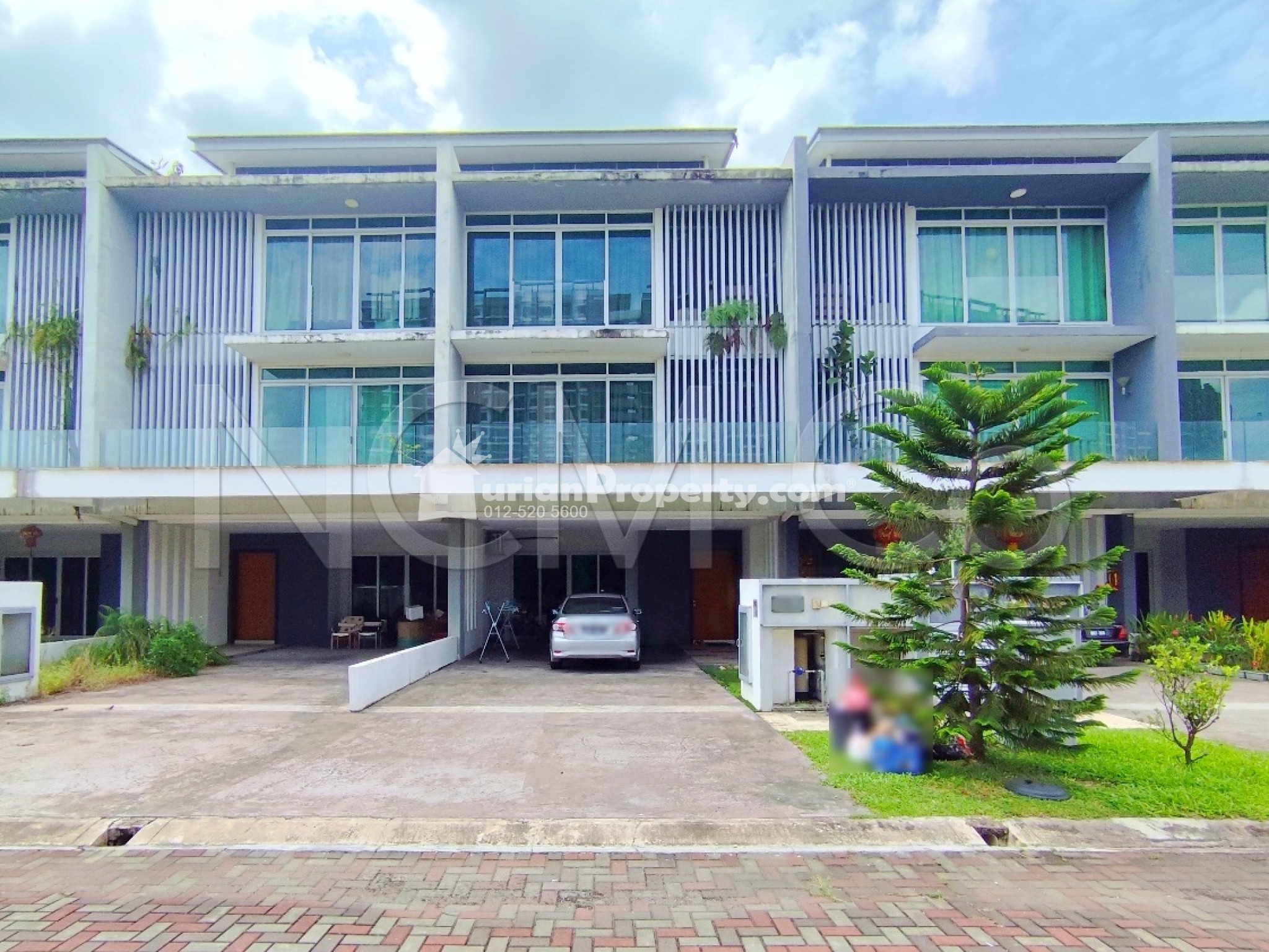 Terrace House For Auction at D'Island