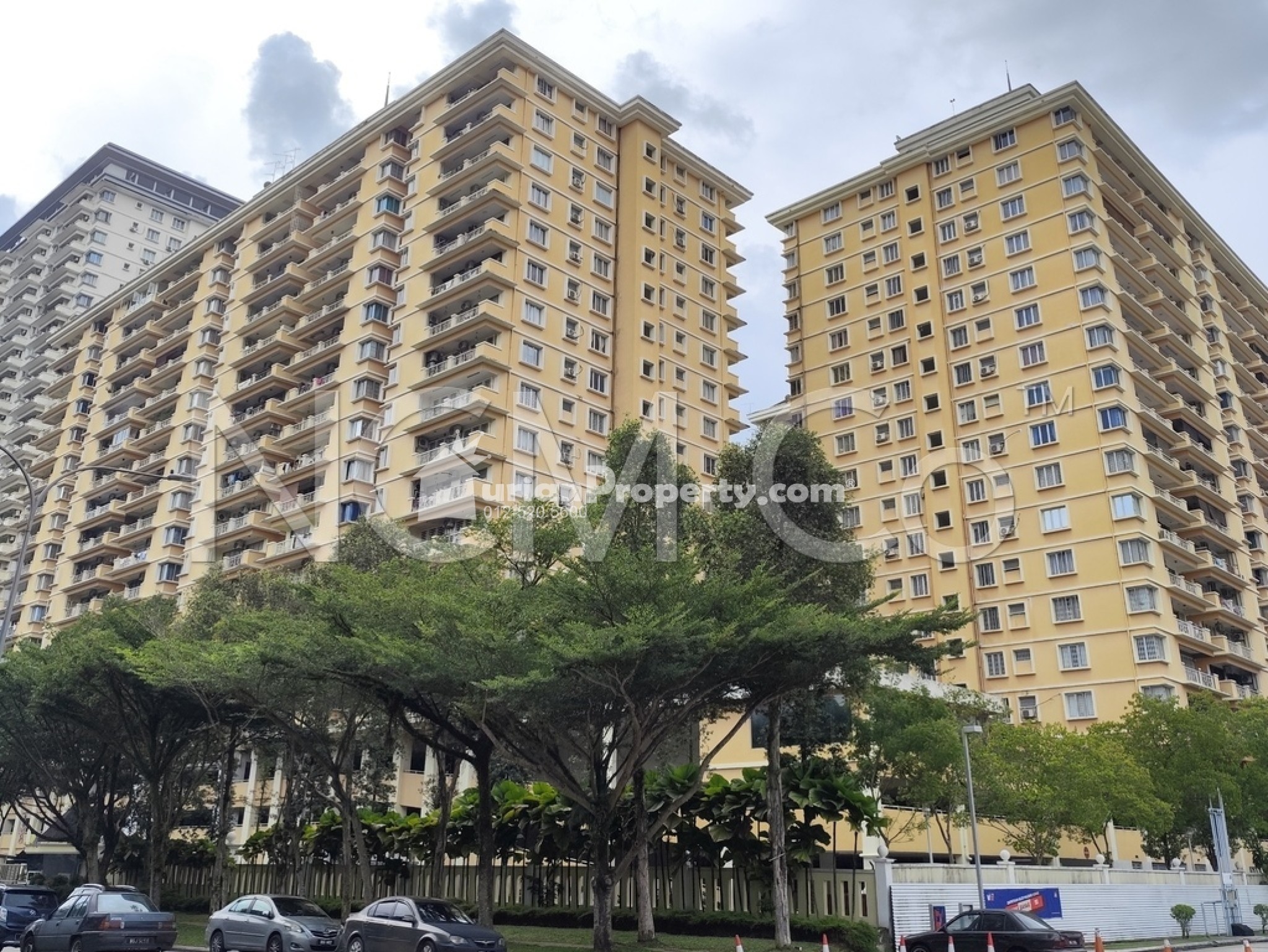 Condo For Auction at Platinum Hill PV6