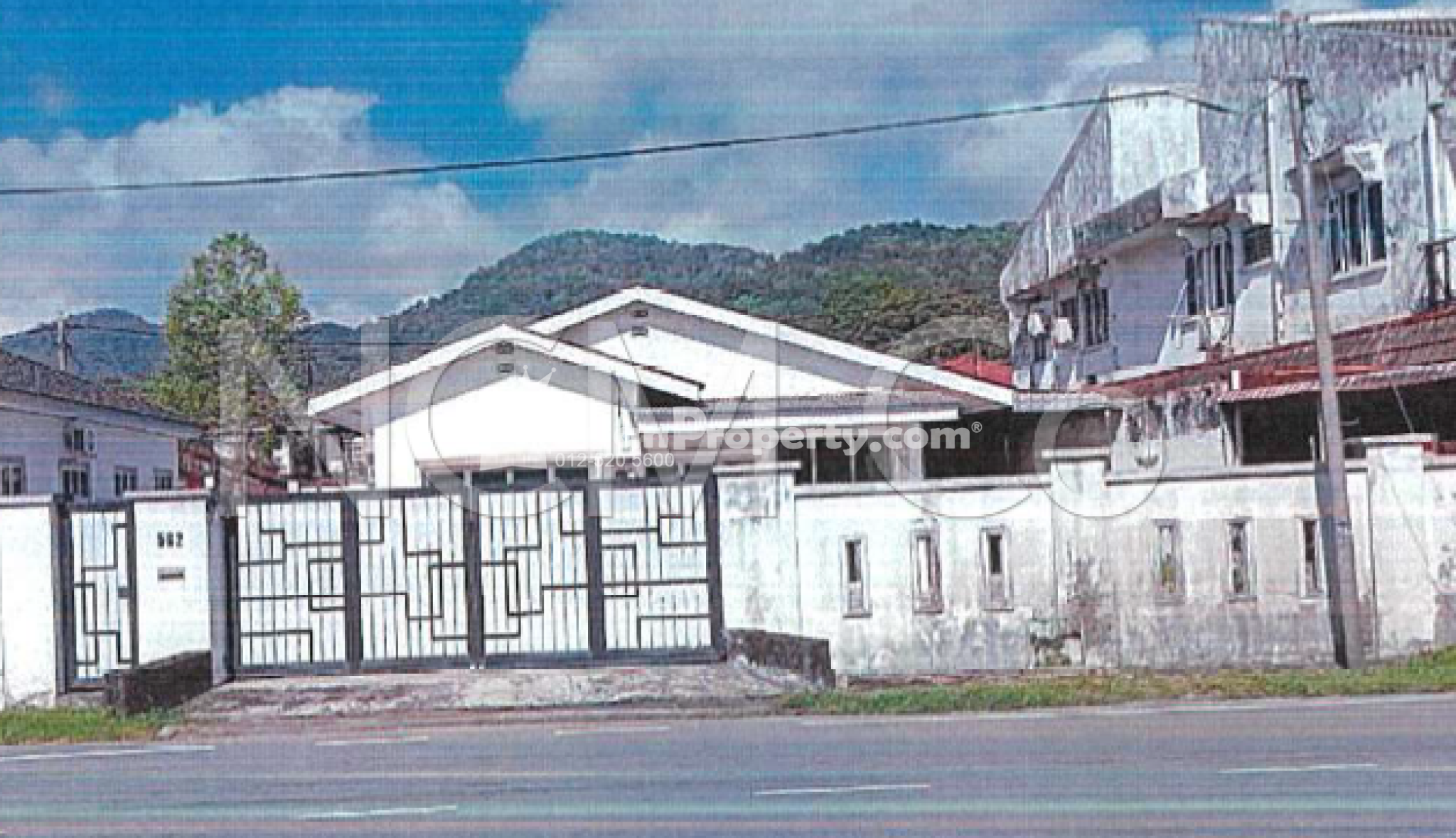 Bungalow House For Auction at Jelapang