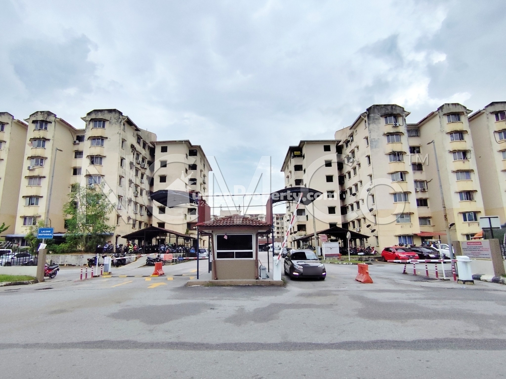 Apartment For Auction at Subang Suria Apartment