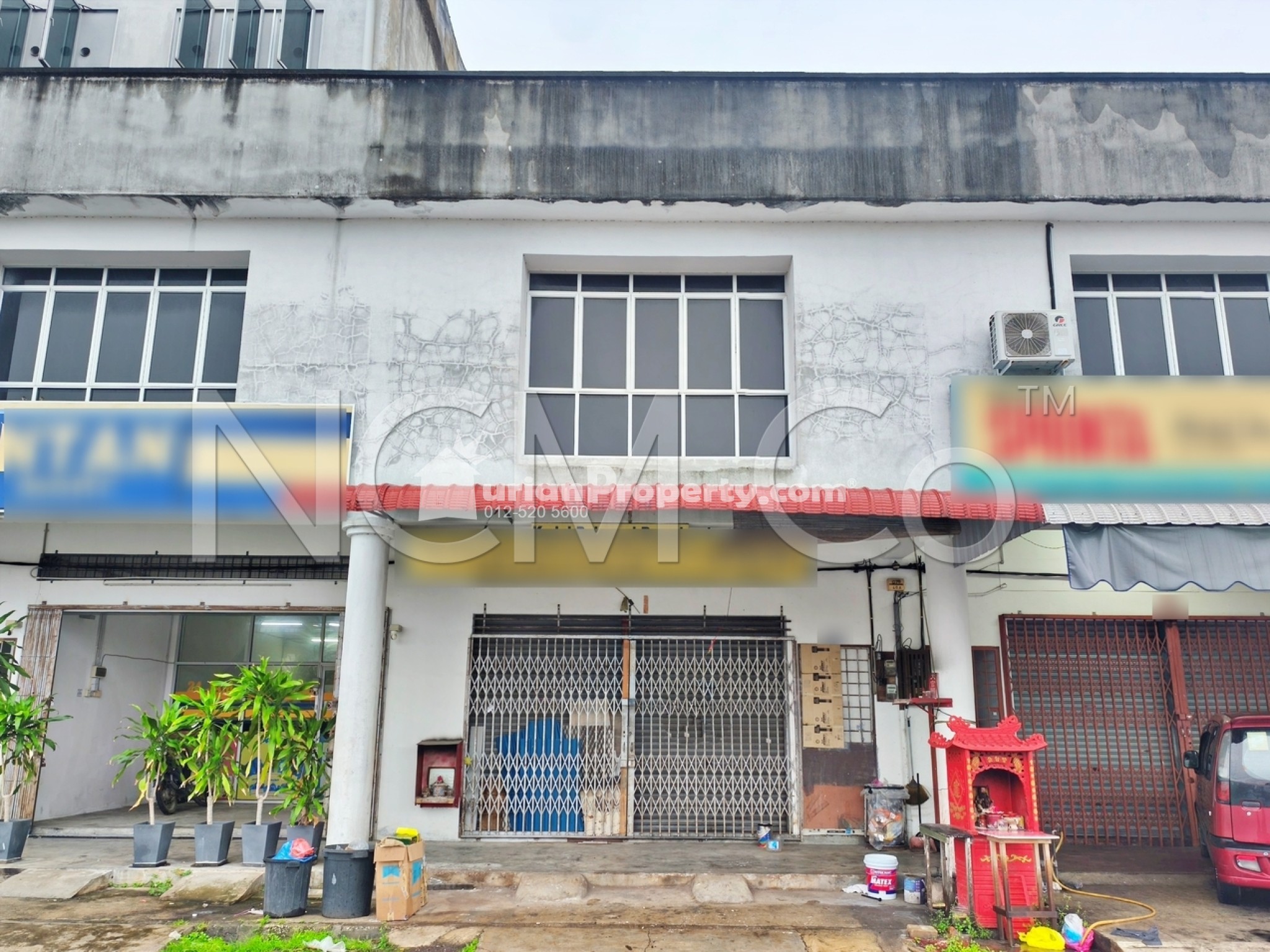 Terrace House For Auction at Teluk Intan
