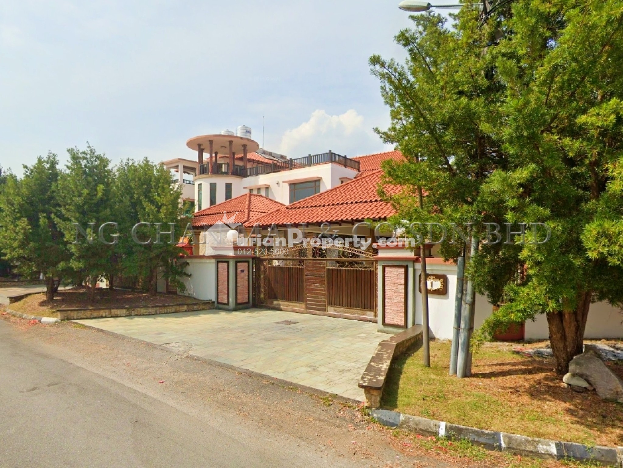 Bungalow House For Auction at Taman Cempaka