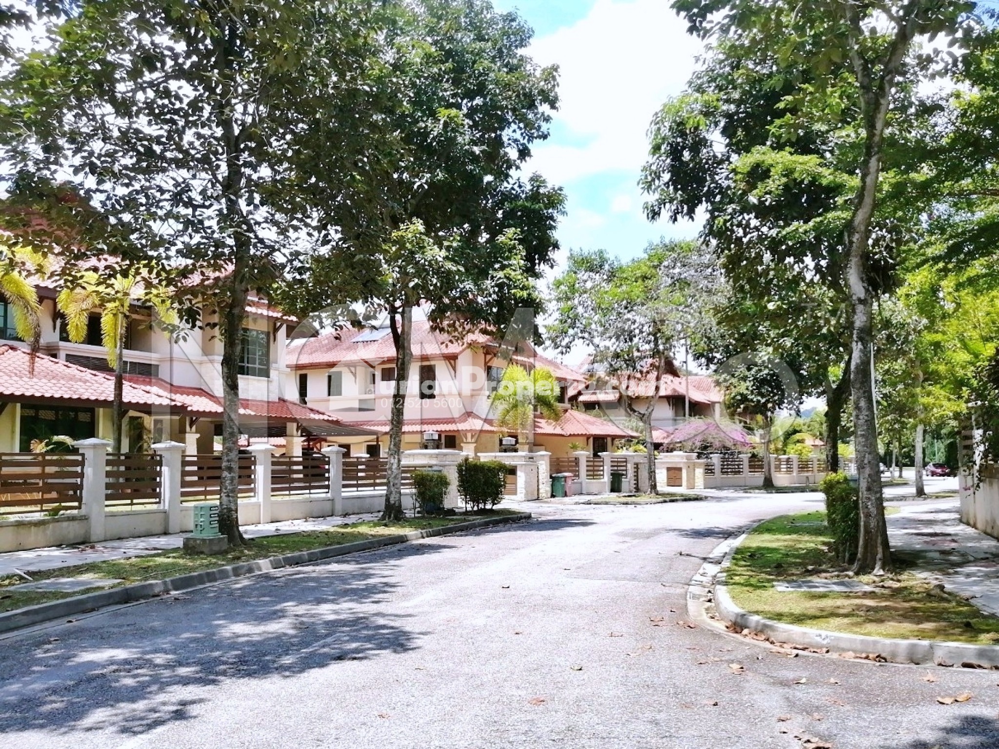 Bungalow House For Auction at Precinct 16