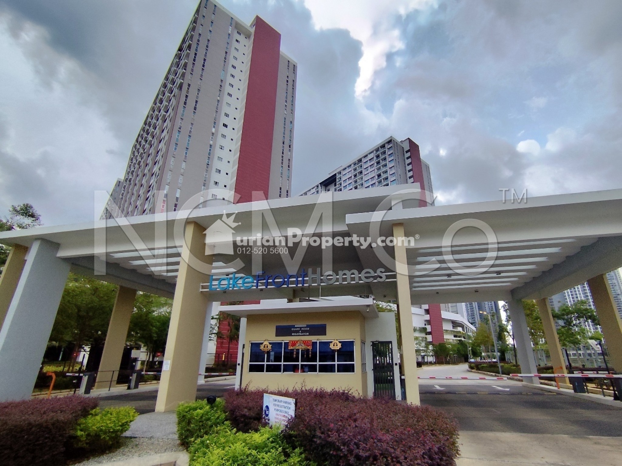 Apartment For Auction at Lakefront Residence