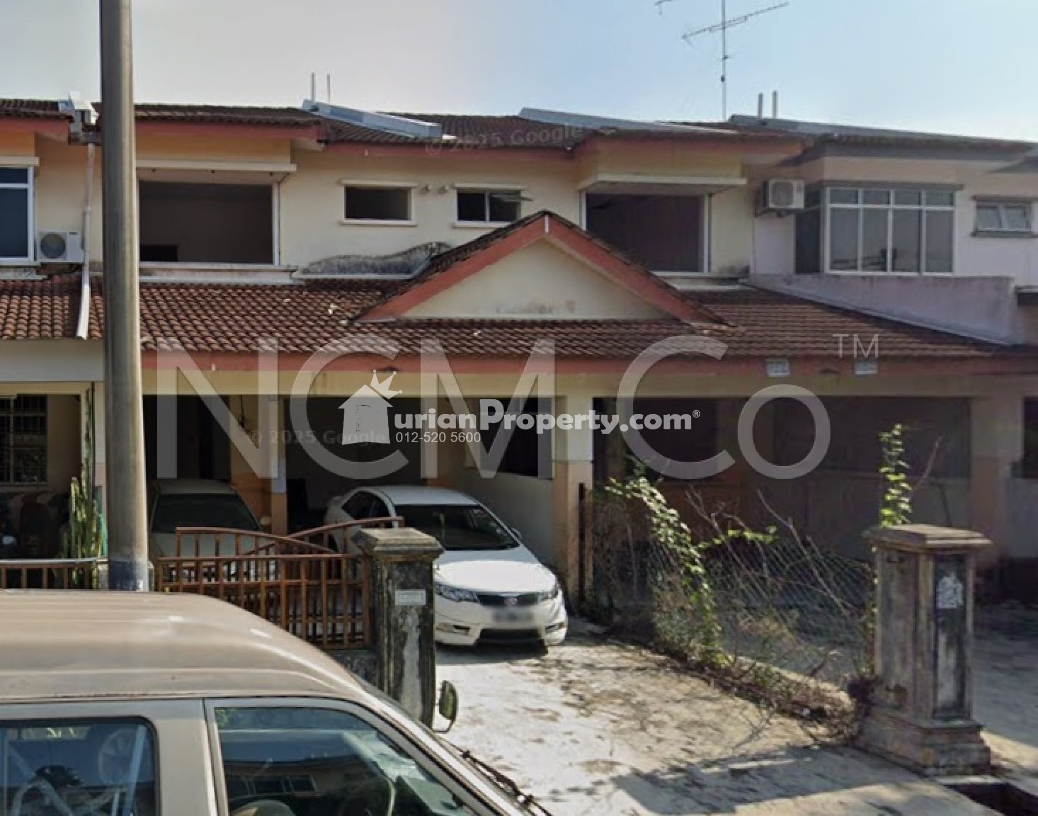 Terrace House For Auction at Parit Raja