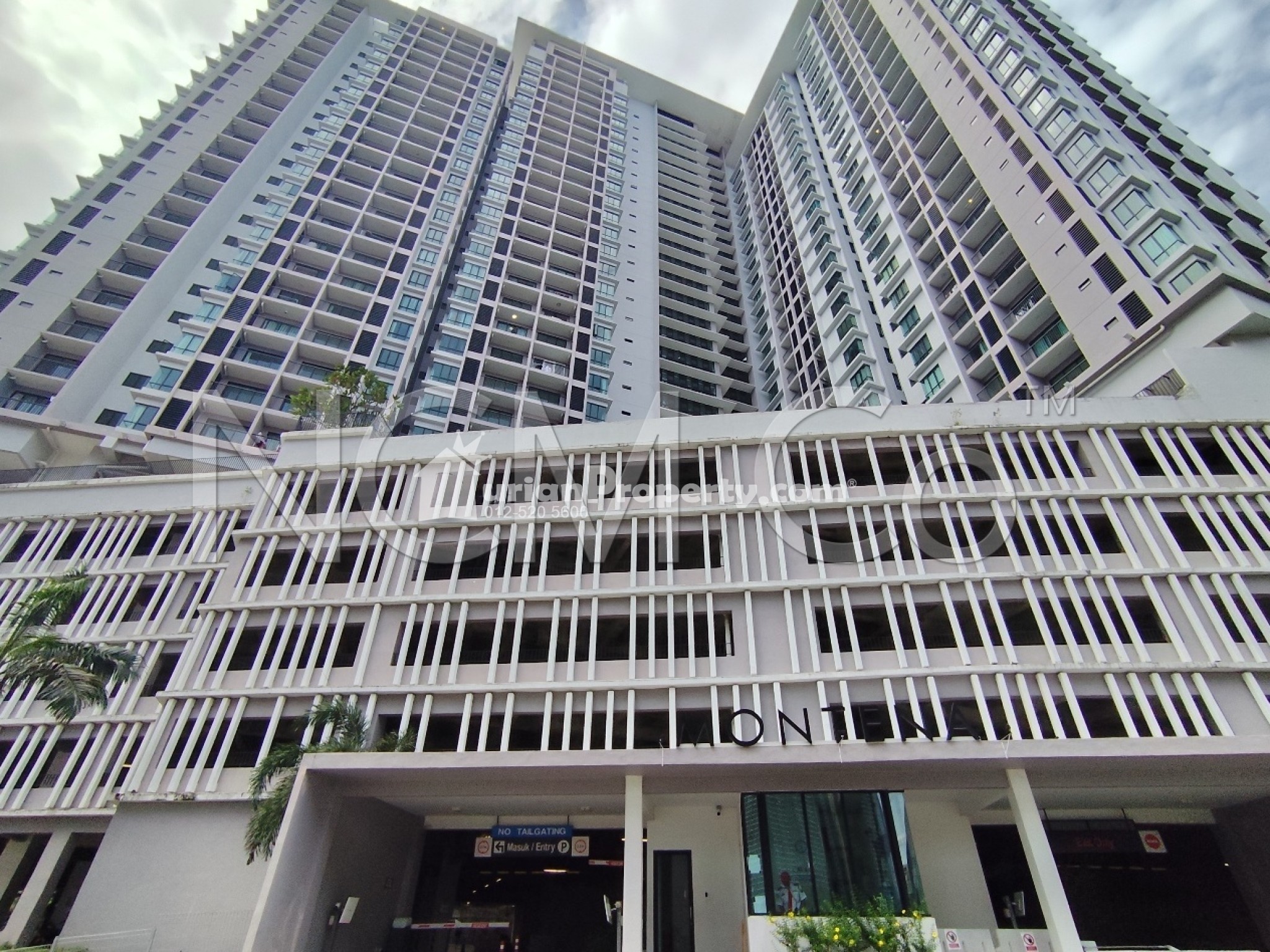 Office For Auction at Montena