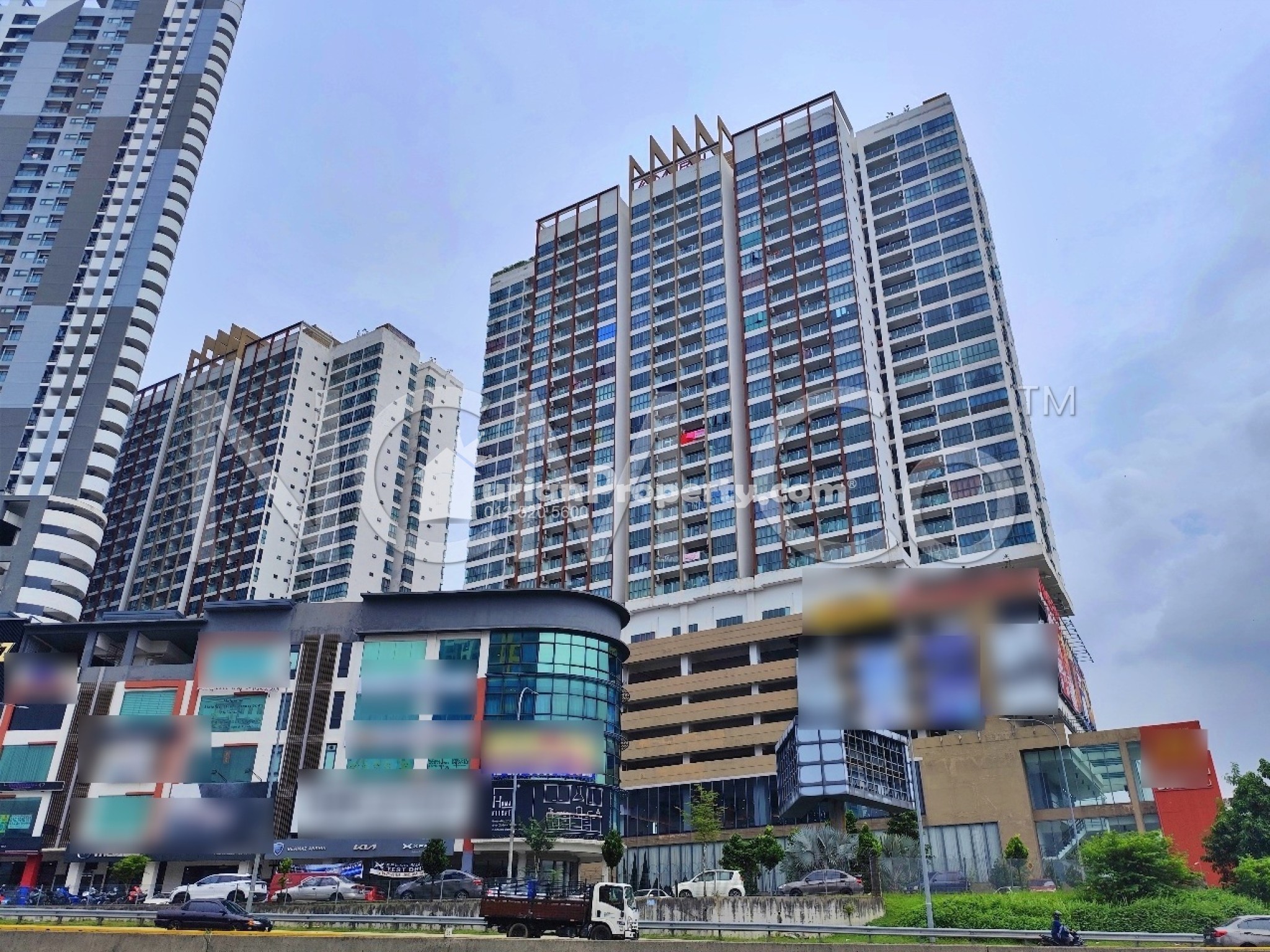 Apartment For Auction at Amerin Residence