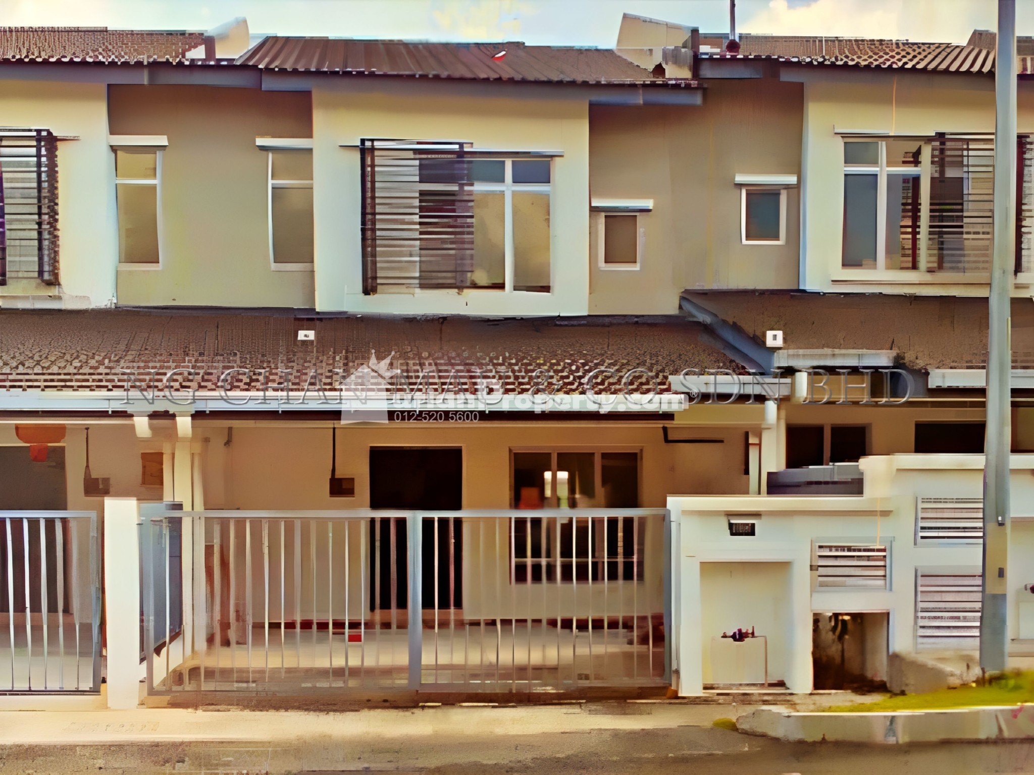 Terrace House For Auction at Iringan Bayu