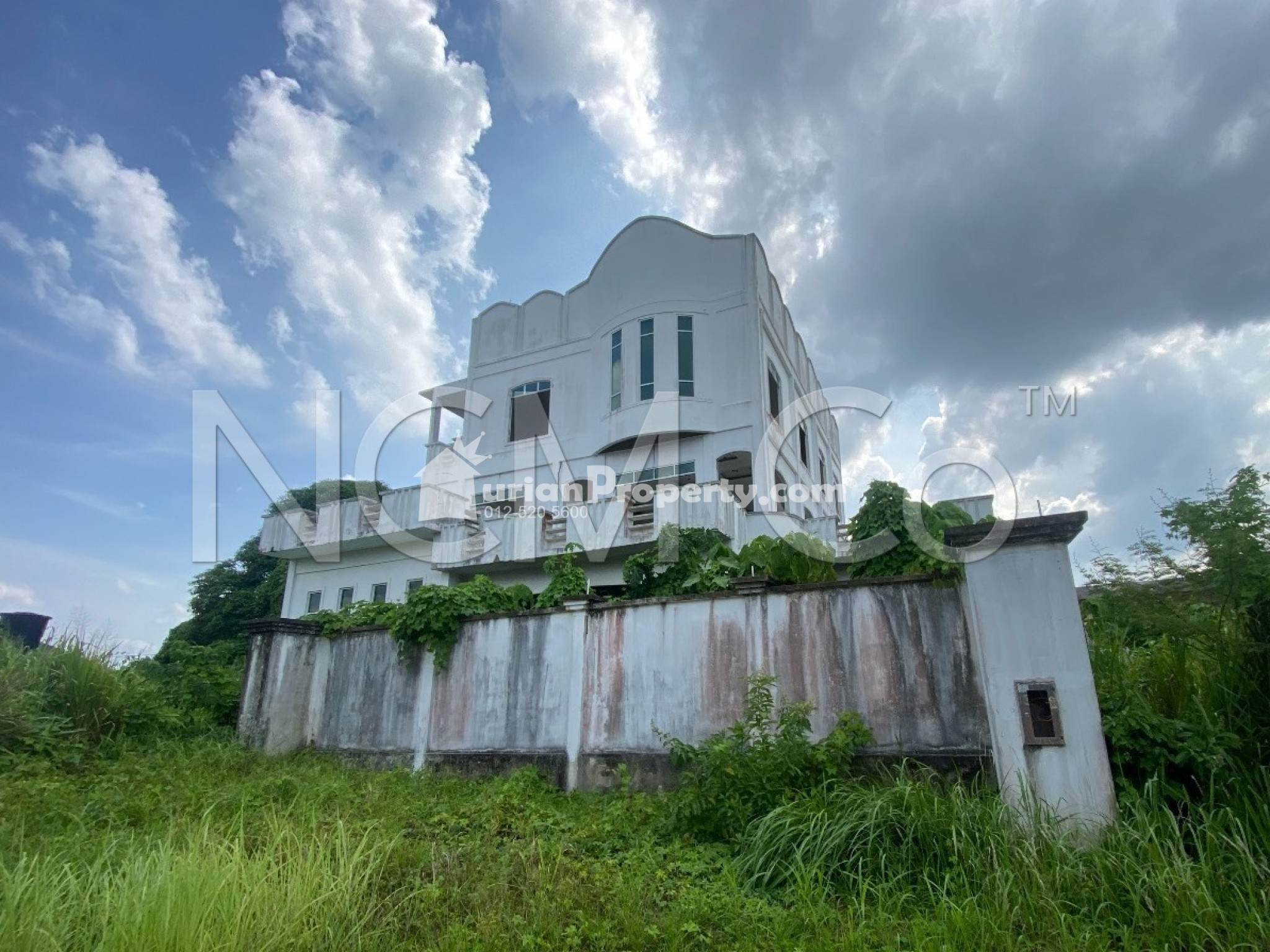 Bungalow House For Auction at Kota Bharu