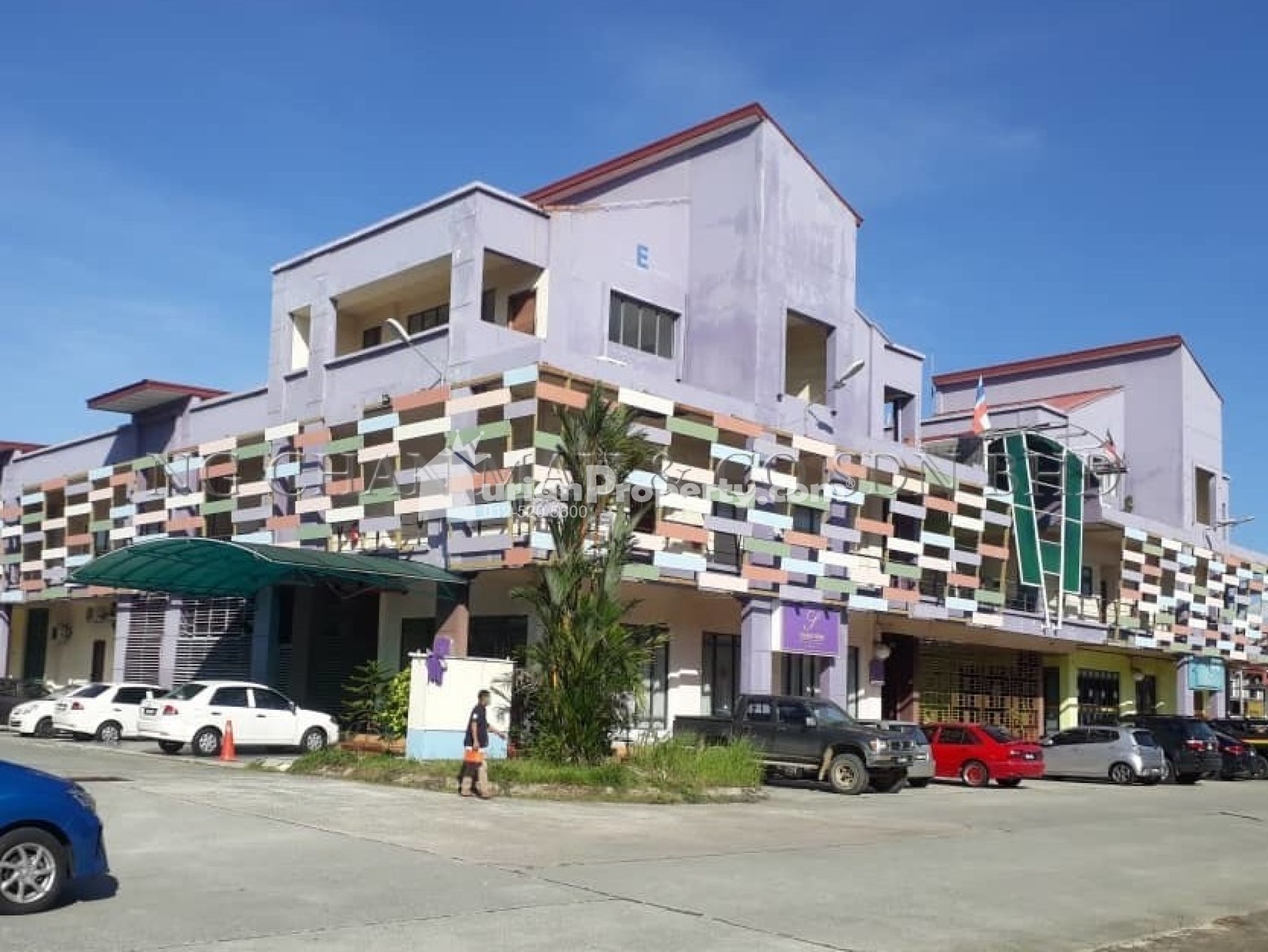 Shop For Auction at Leetat Commercial Centre