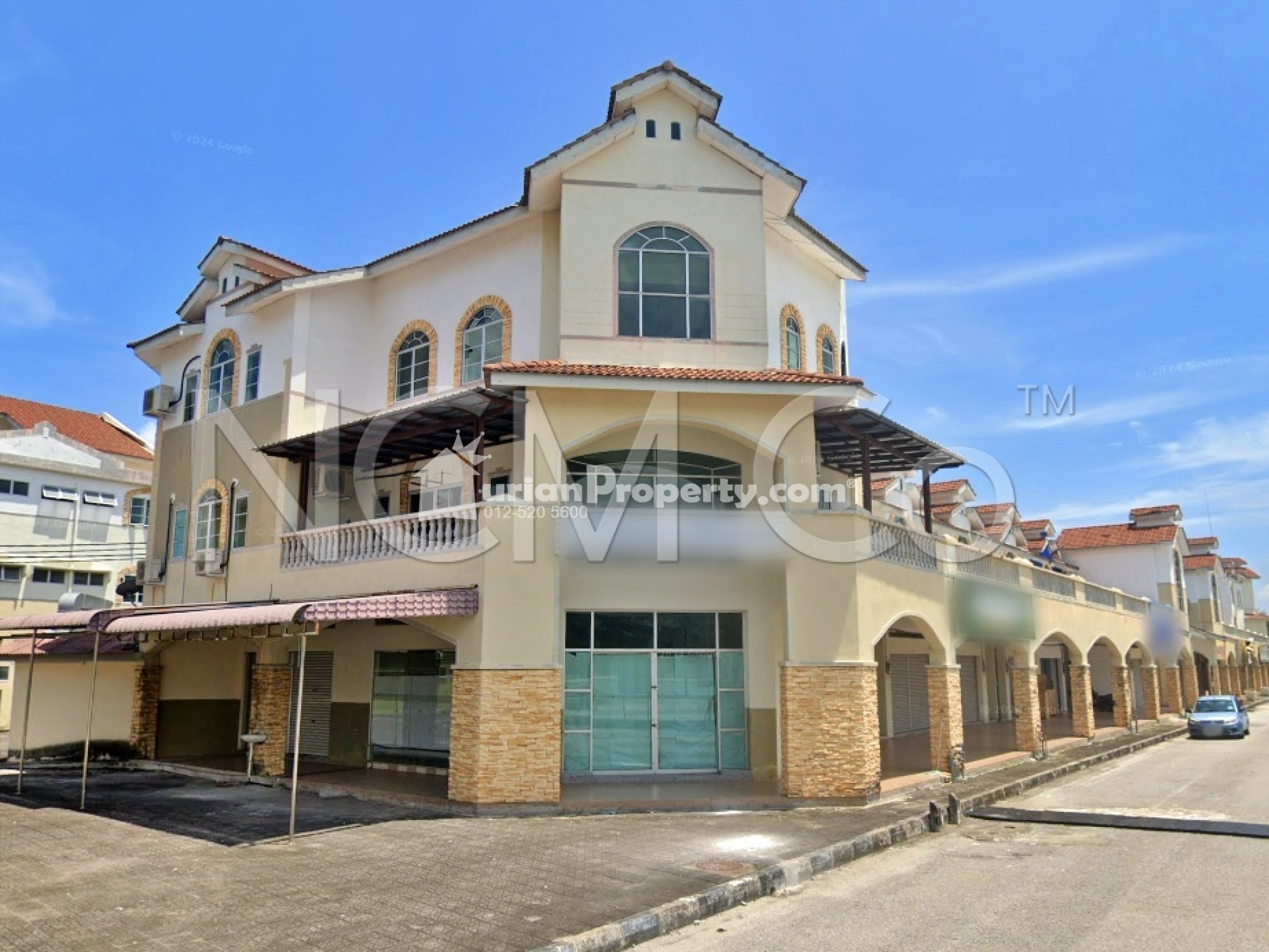 Shop Office For Auction at Marina Island