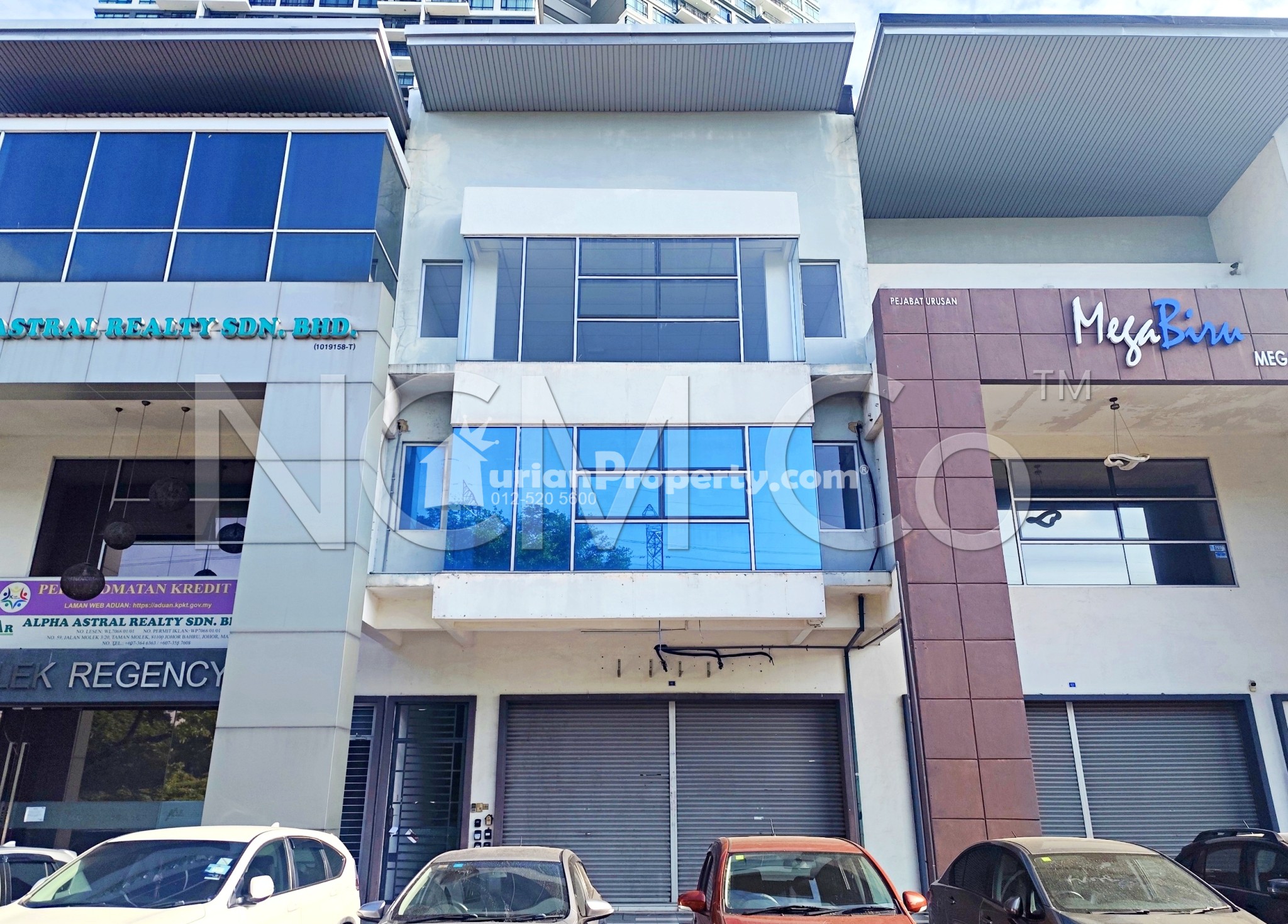 Shop For Auction at Taman Molek