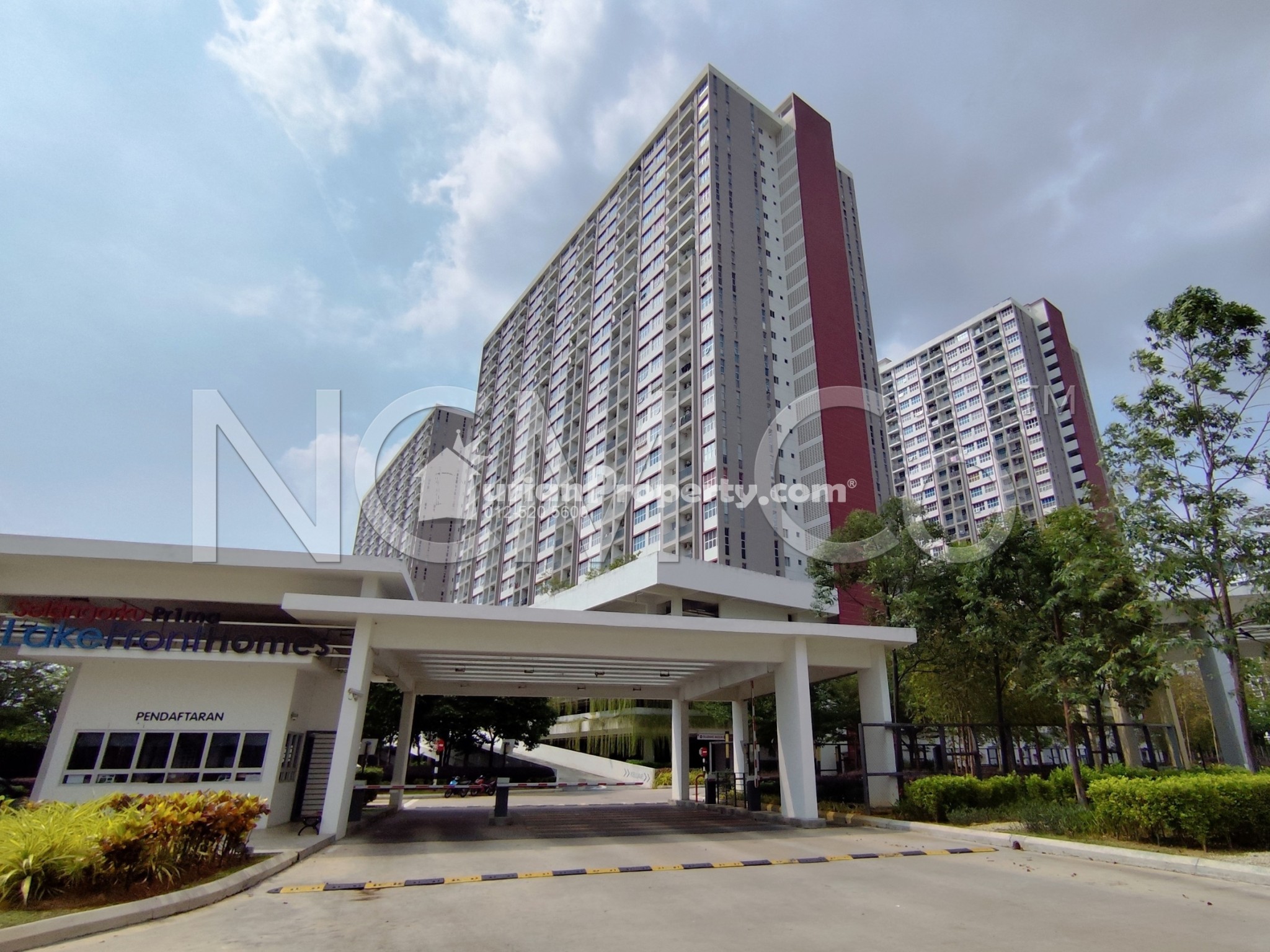 Apartment For Auction at Lakefront Homes