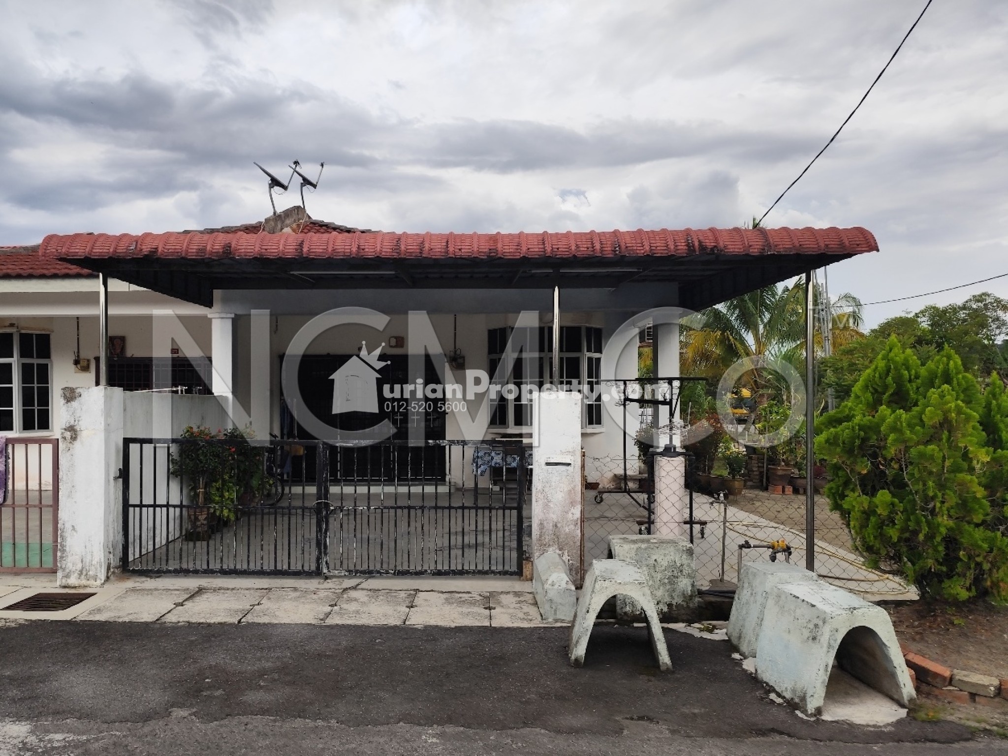 Terrace House For Auction at Taman Kledang