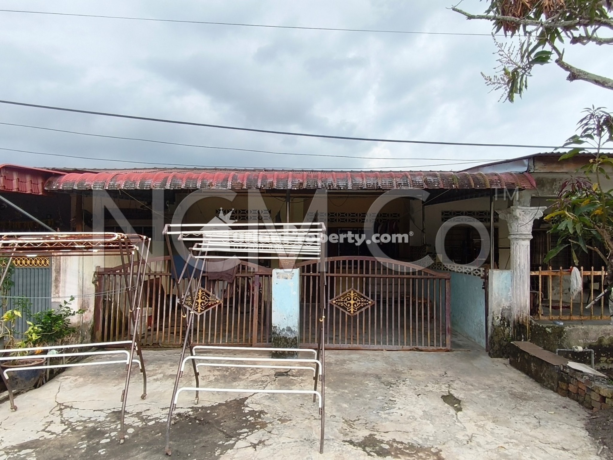 Terrace House For Auction at Teluk Intan