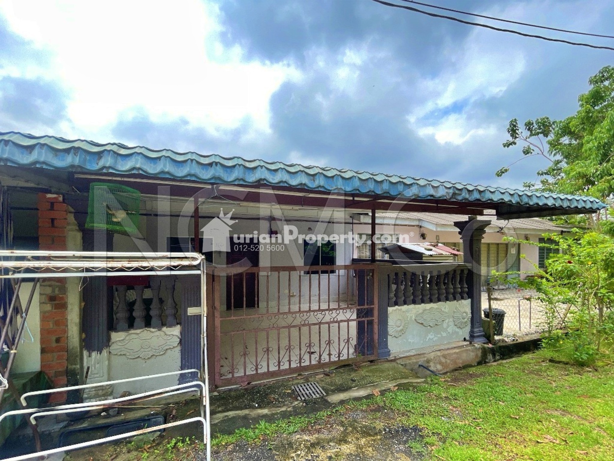 Terrace House For Auction at Taman Sengkang