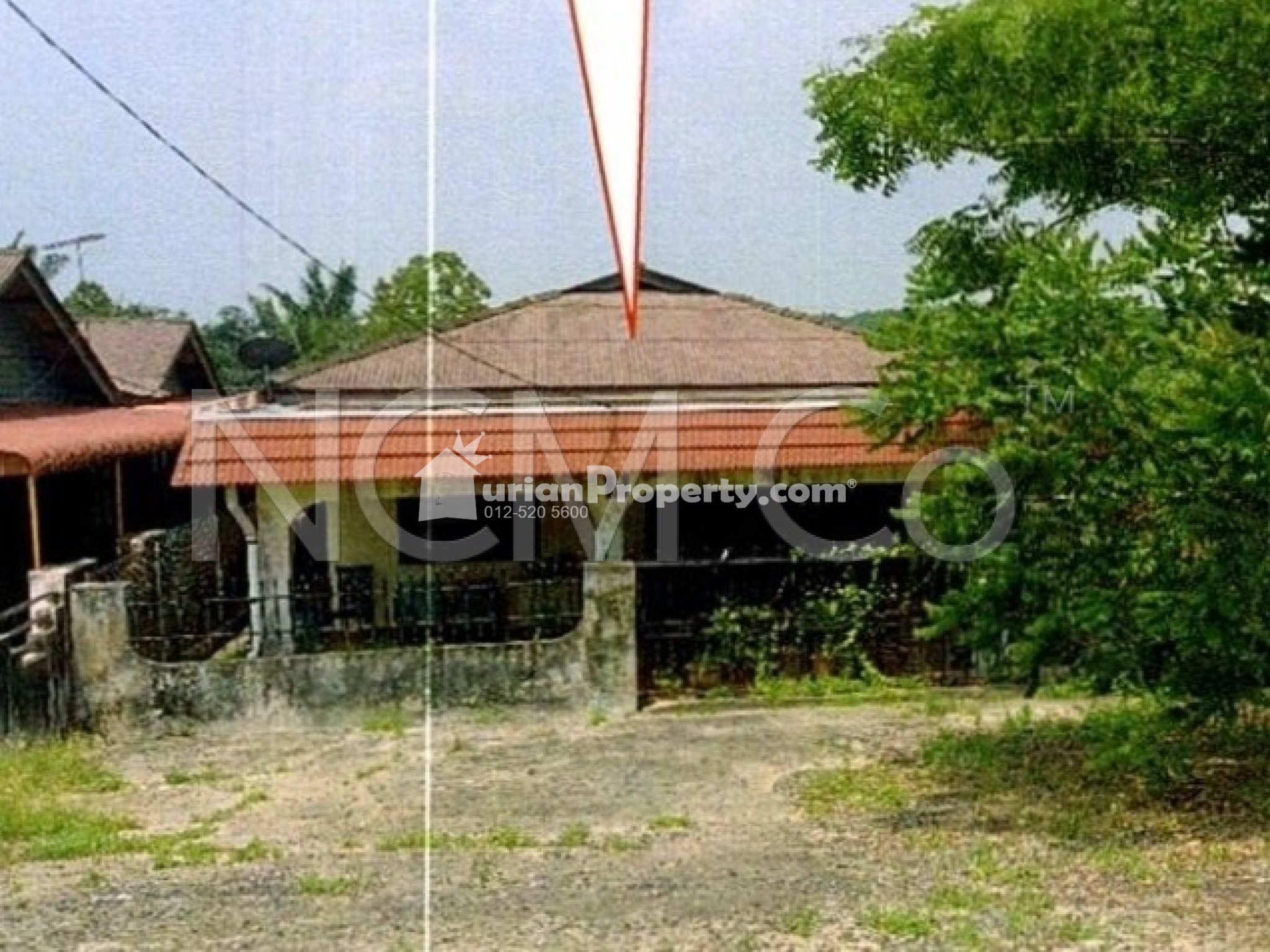 Bungalow House For Auction at Batu Anam