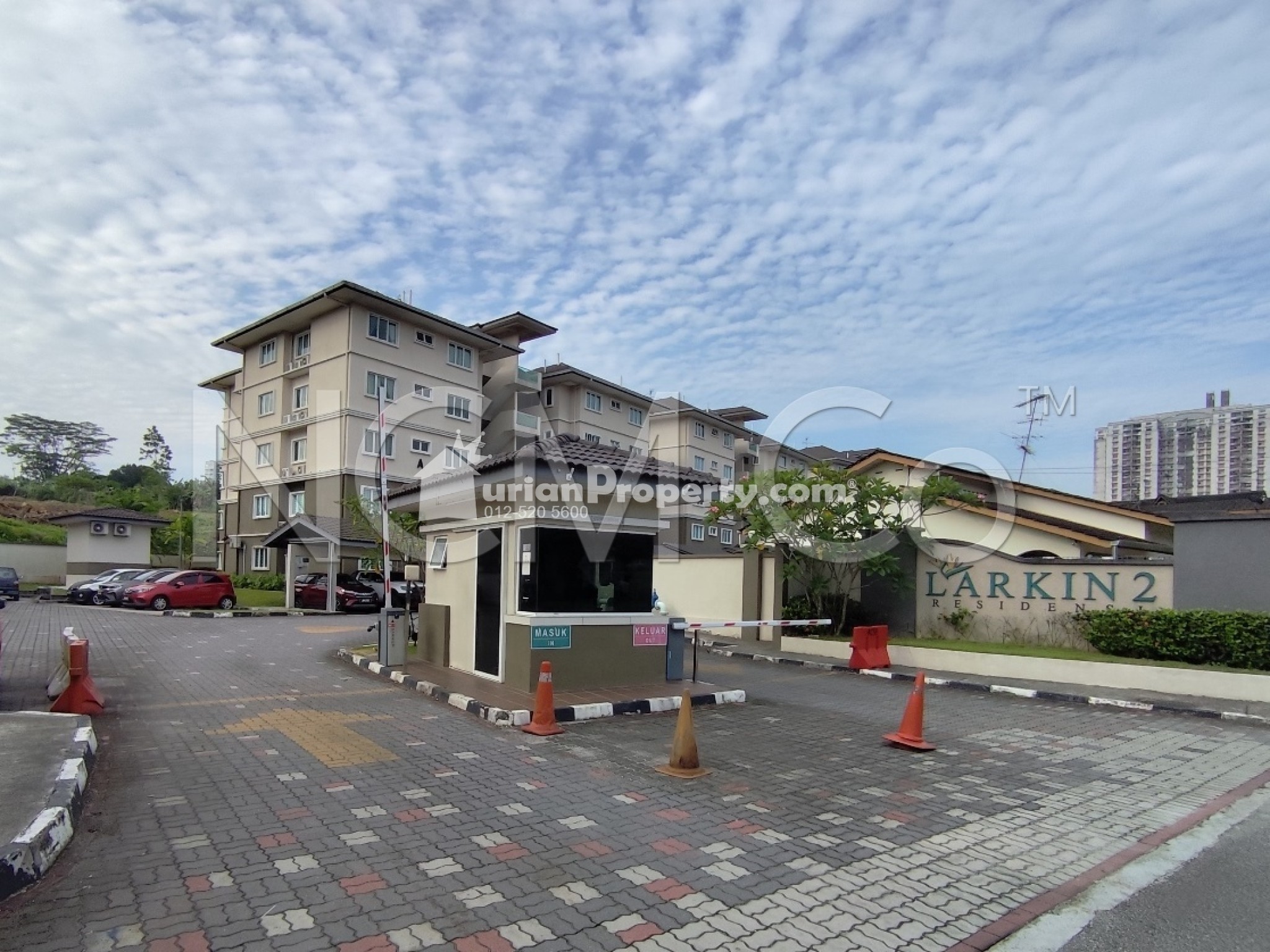 Apartment For Auction at Larkin Residence