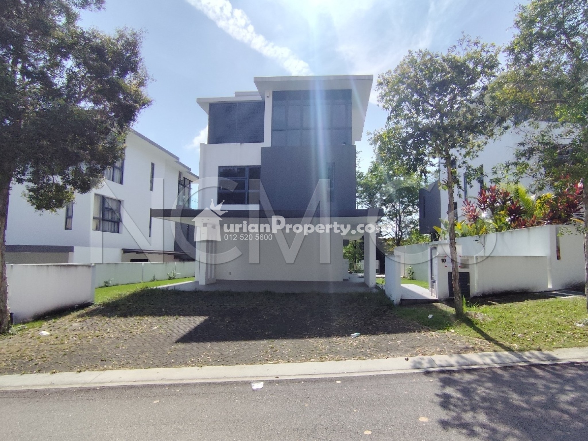 Bungalow House For Auction at Laman Granview