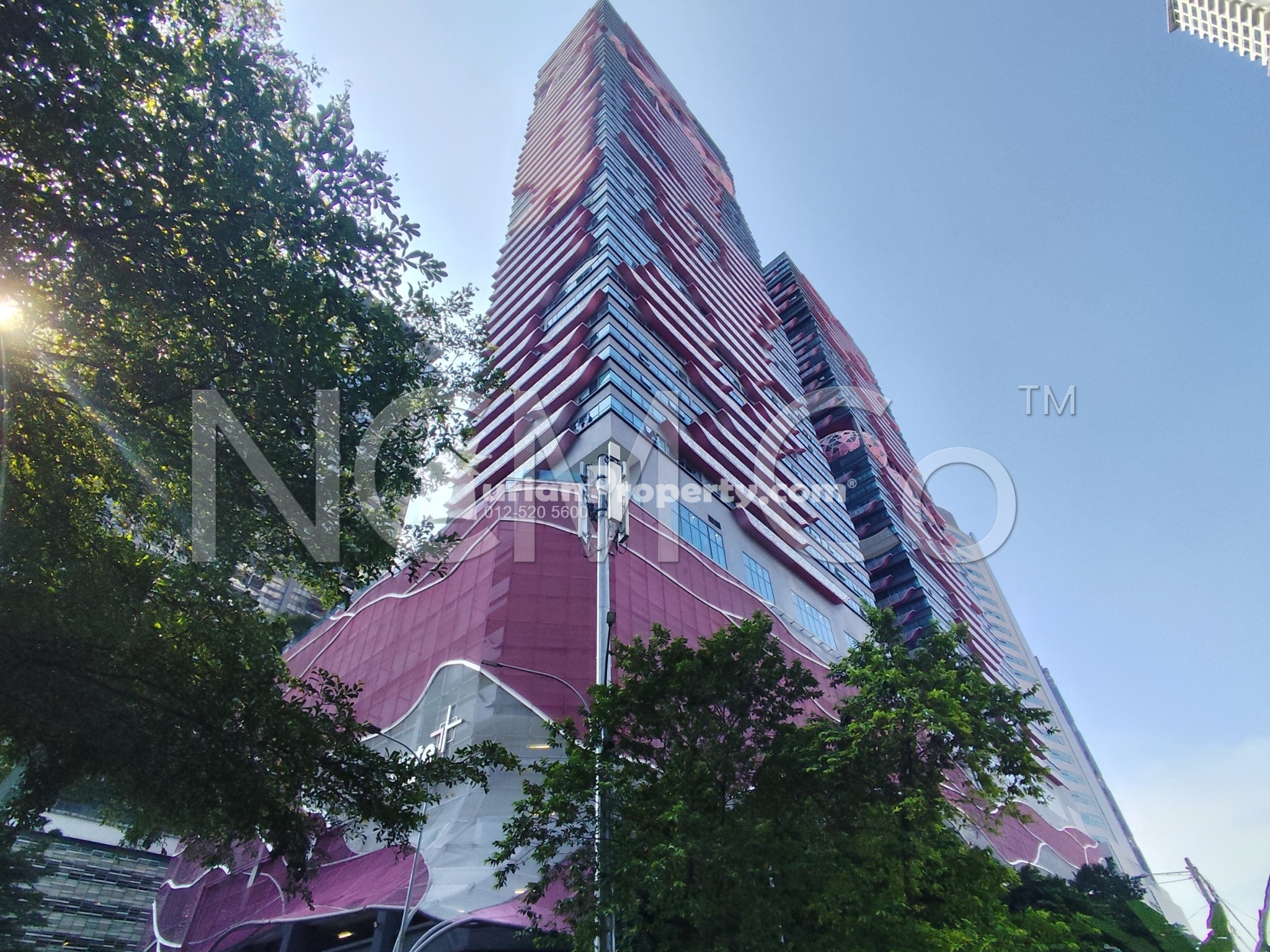 Office For Auction at Arte Plus