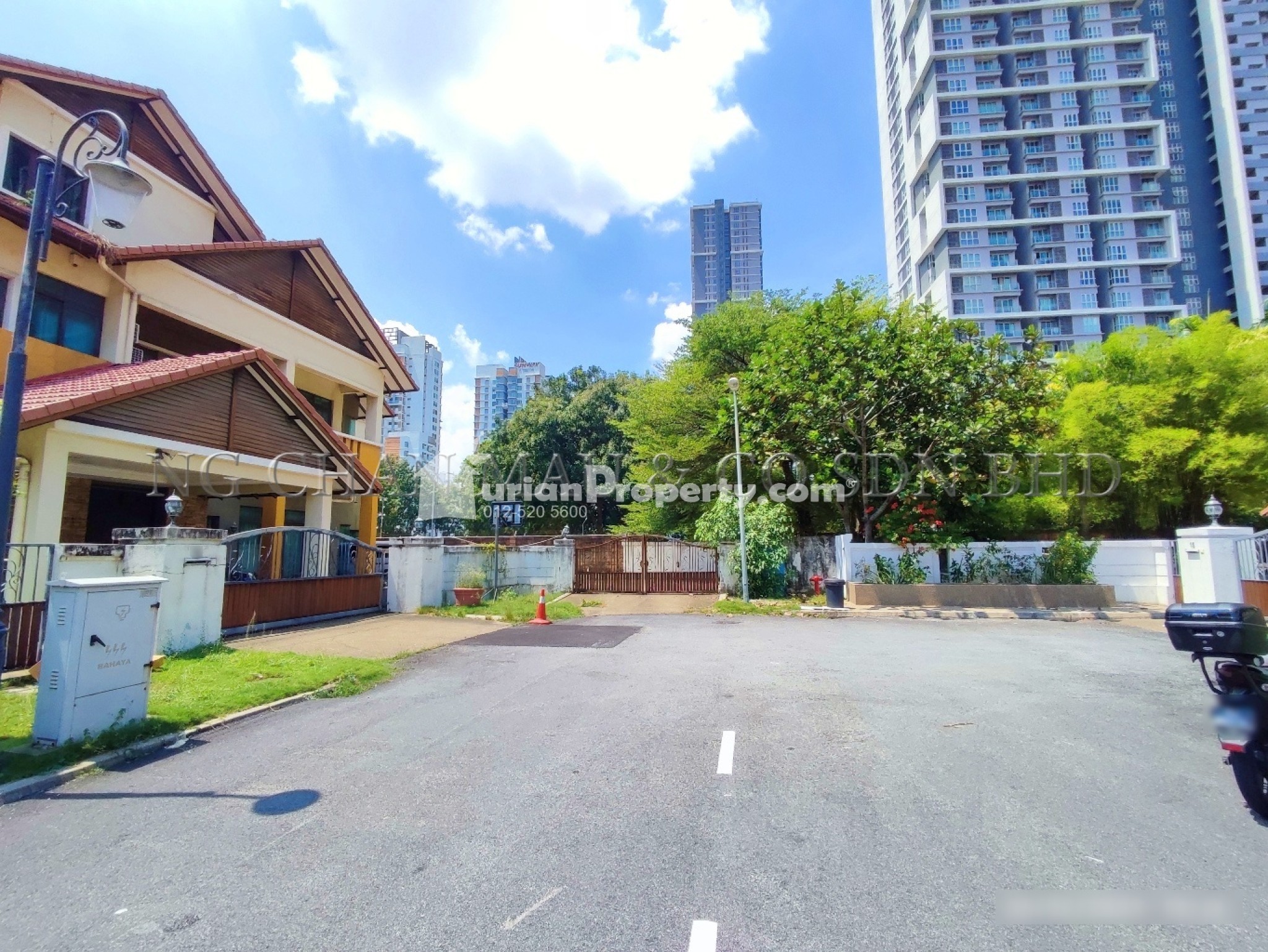 Bungalow House For Auction at PJS 9