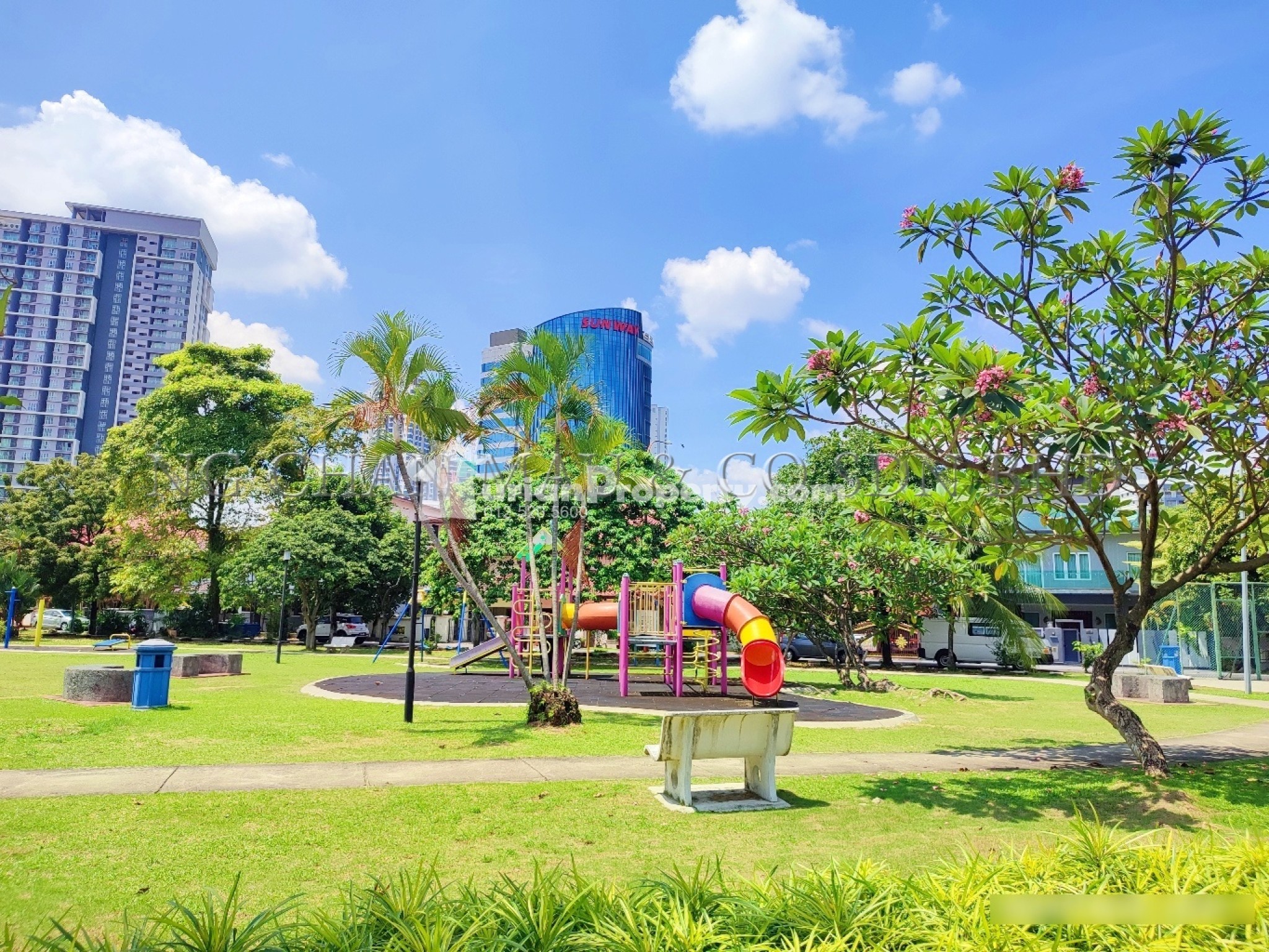 Bungalow House For Auction at PJS 9