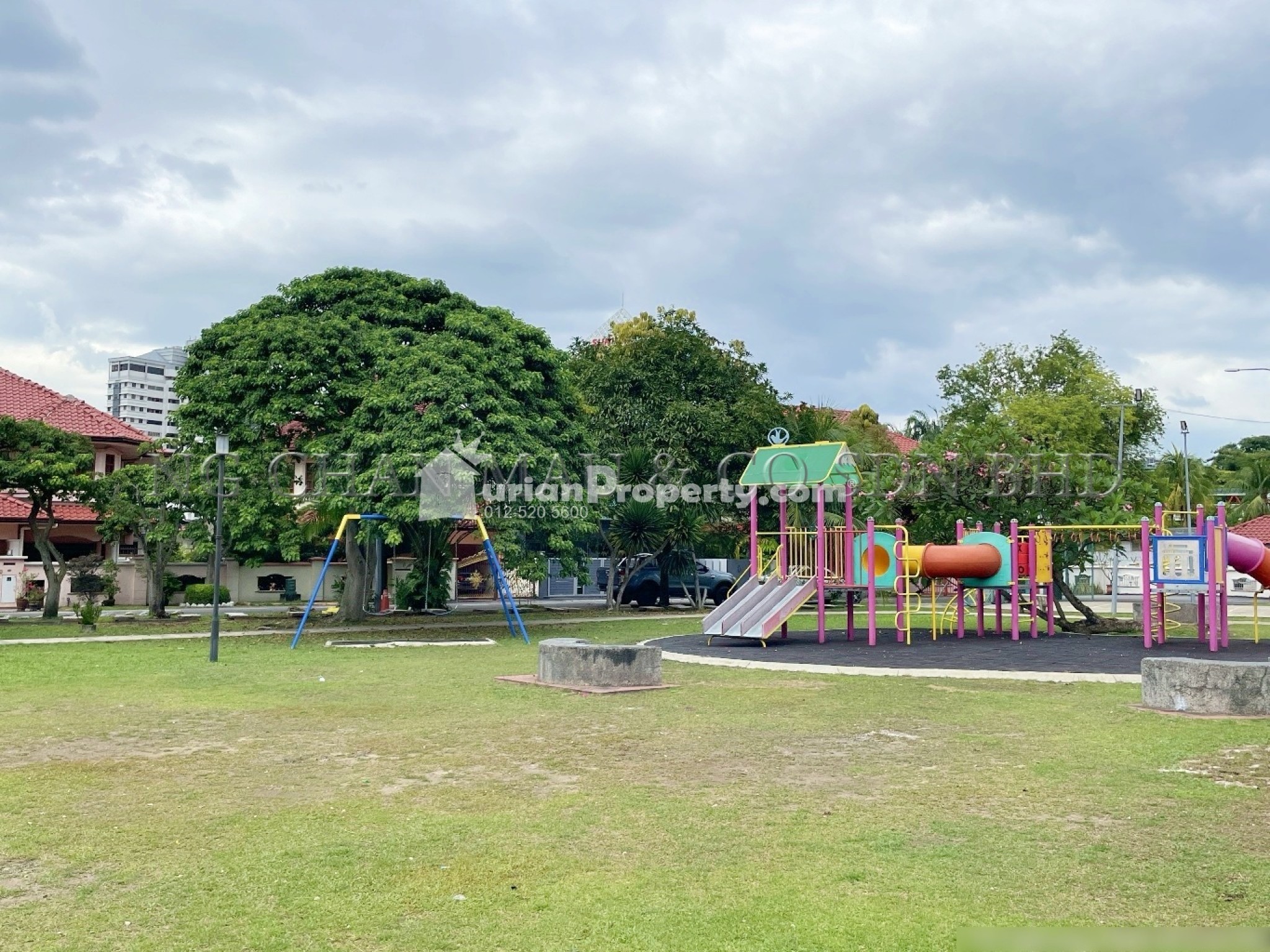 Bungalow House For Auction at PJS 9