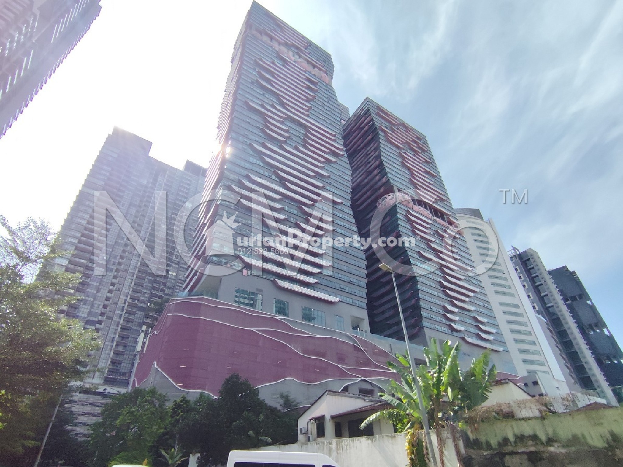 Office For Auction at Arte Plus